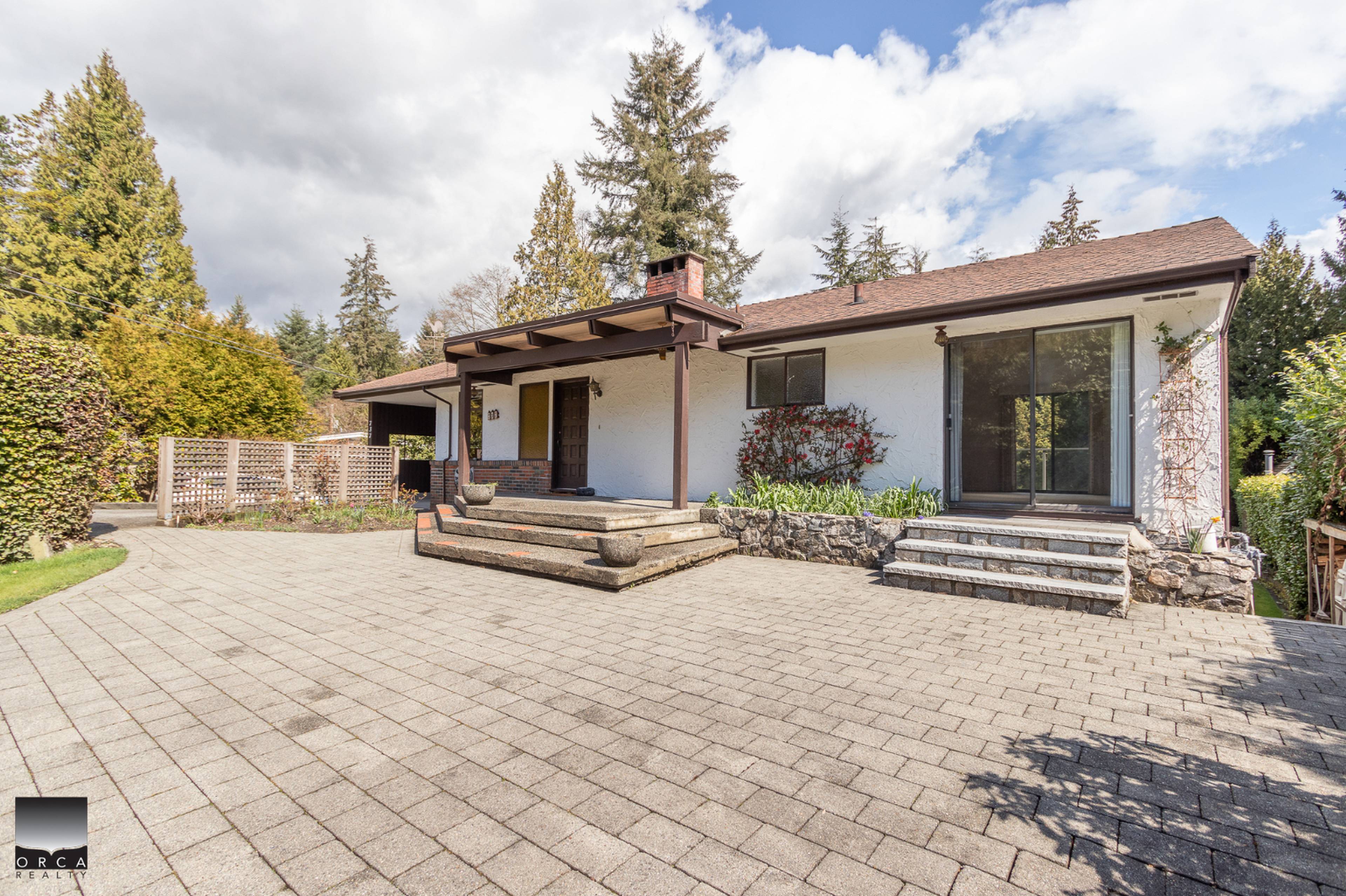 737 Burley Dr, West Vancouver, BC 3 Bedroom House for Rent liv.rent