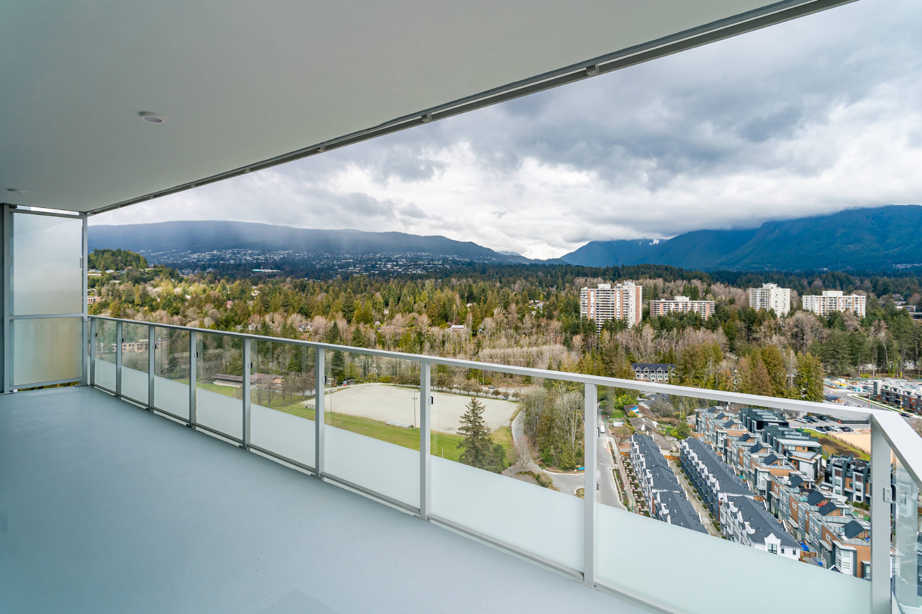 2202 200 Klahanie Court, West Vancouver, BC 2 Bedroom Apartment for Rent liv.rent