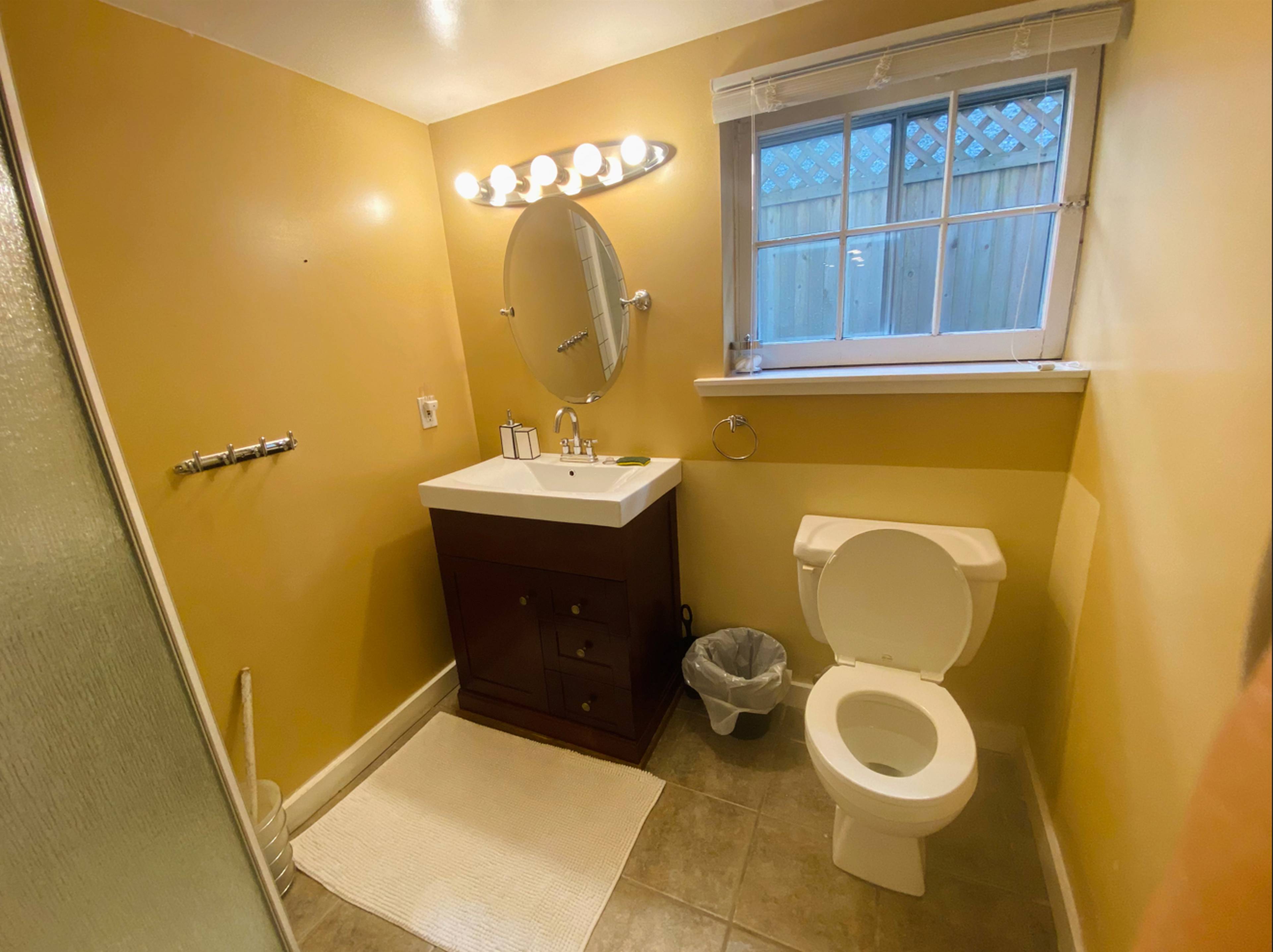 garden-level-semi-basement-suite-249-w-23rd-ave-vancouver-bc-2