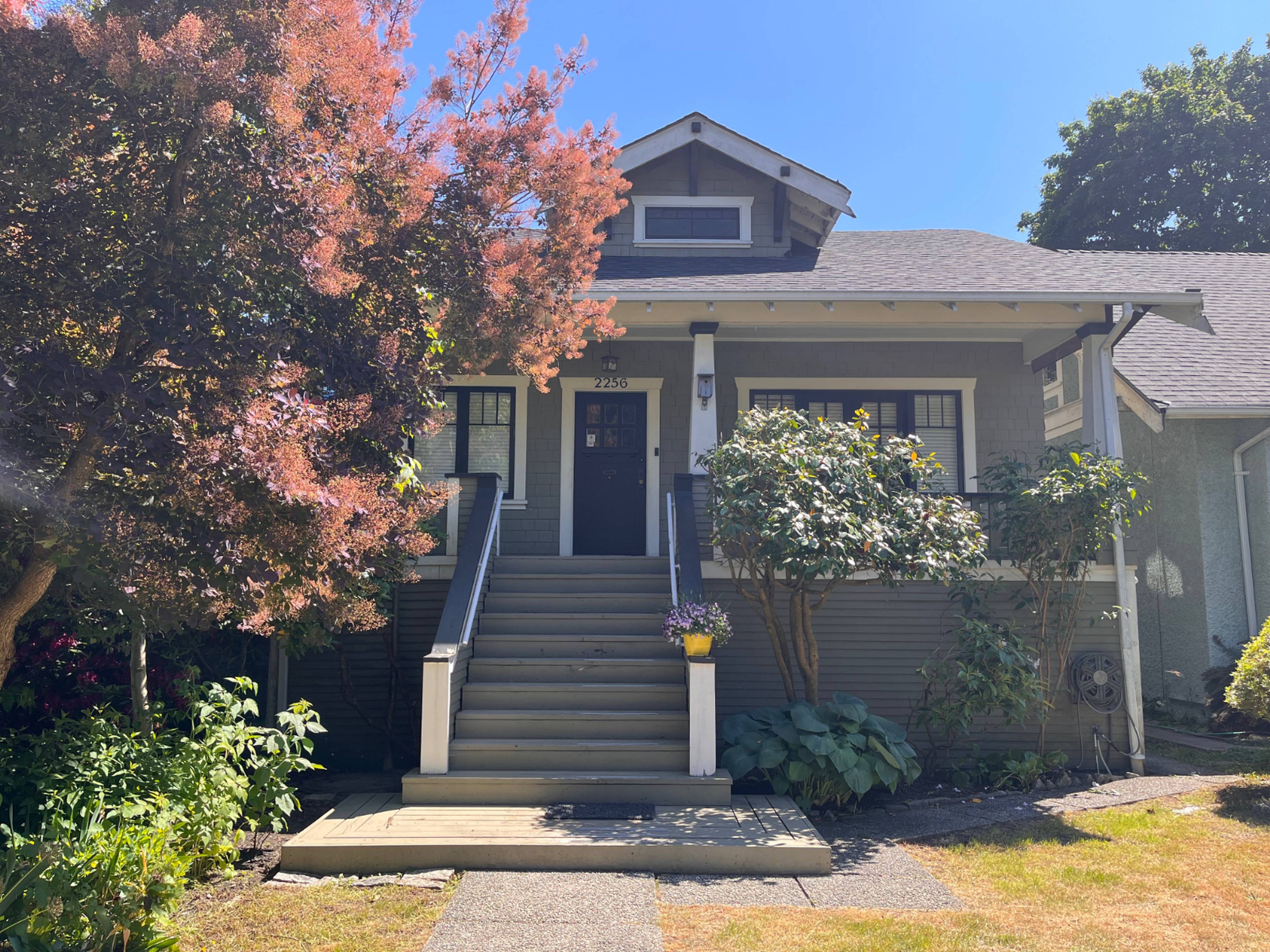 W 37th Ave, Vancouver, BC 2 Bedroom Room for Rent liv.rent