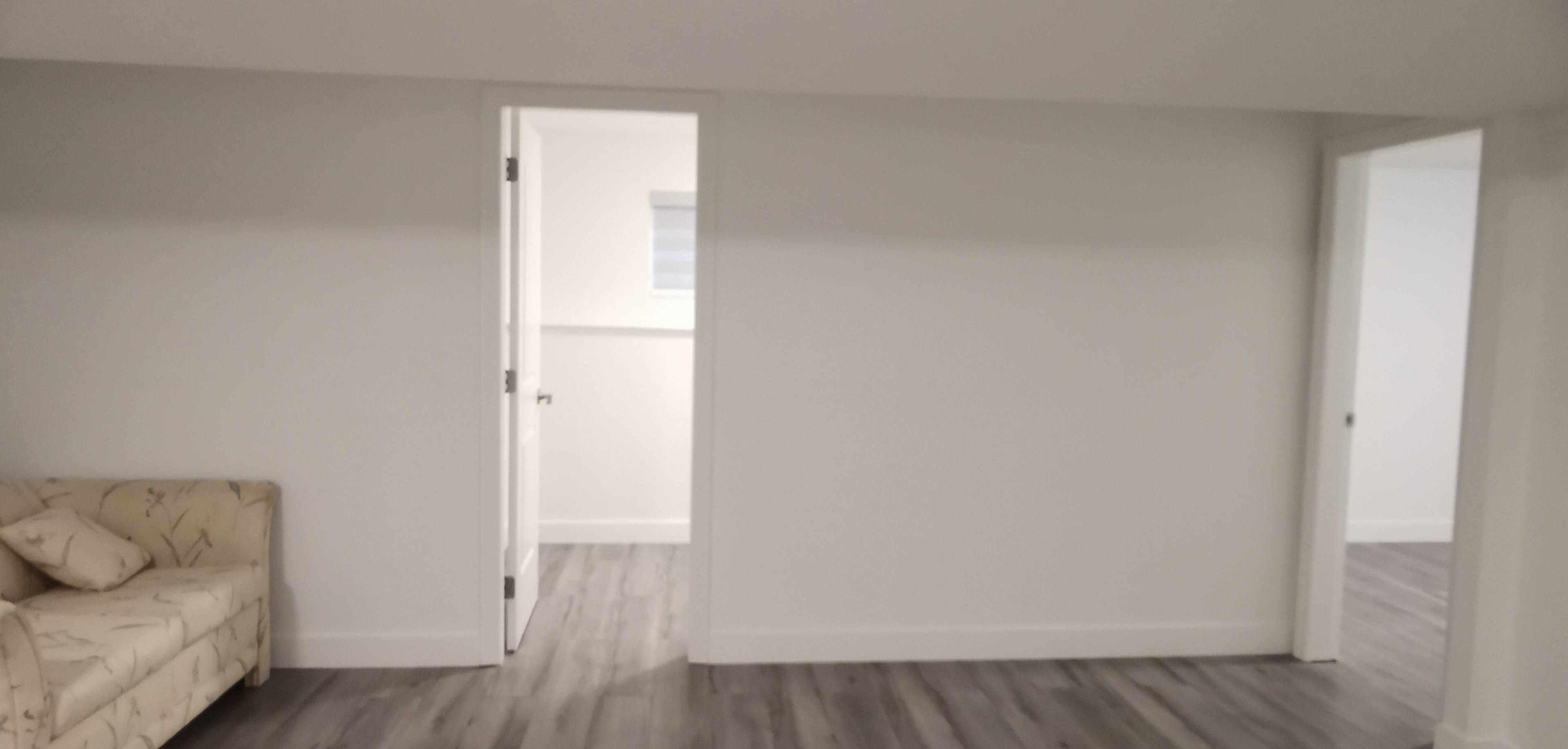 3bdrm suite 8258 12th Ave, Burnaby, BC 3 Bedroom Room for Rent