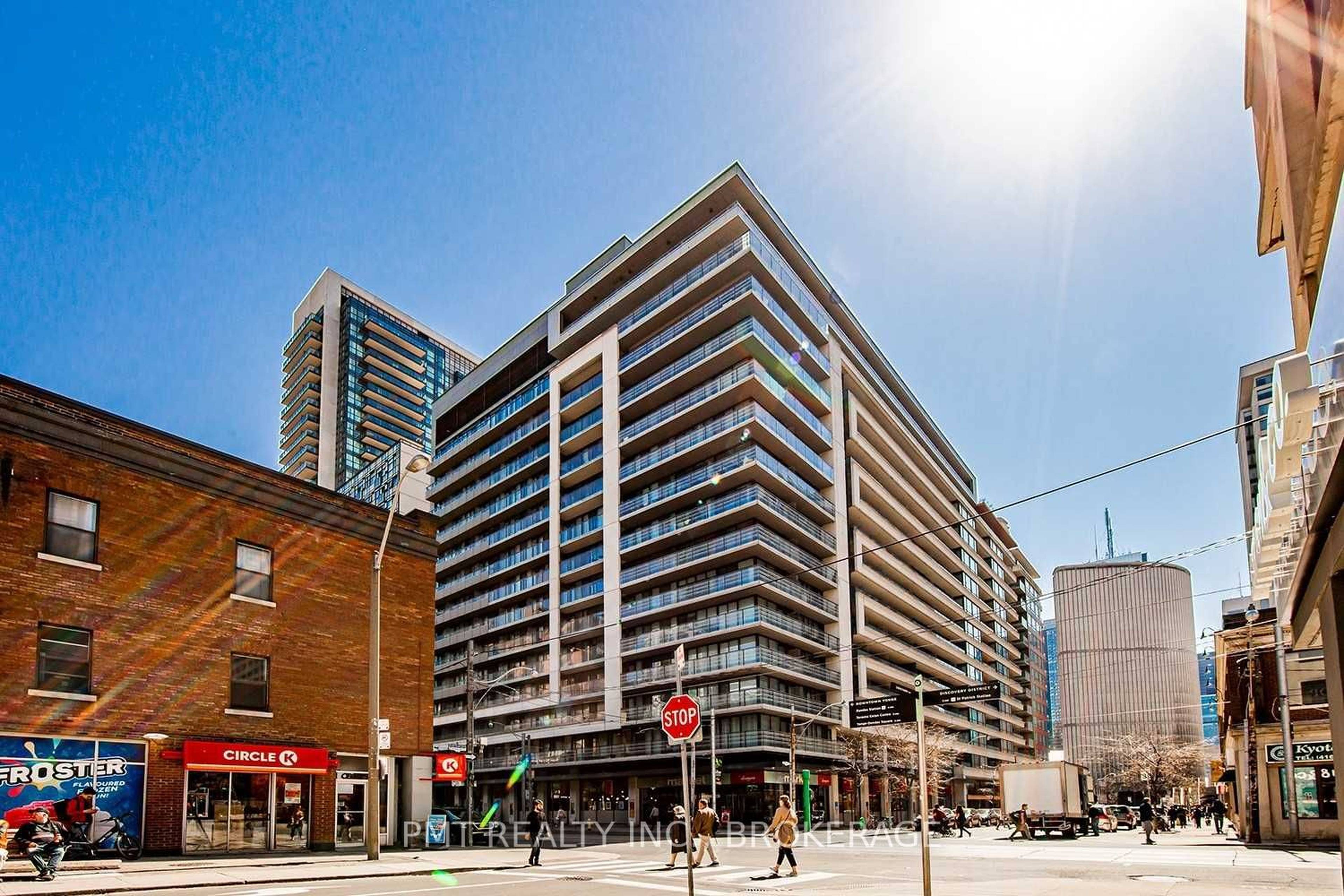 111 Elizabeth St, Toronto, ON 1 Bedroom Apartment for Rent liv.rent