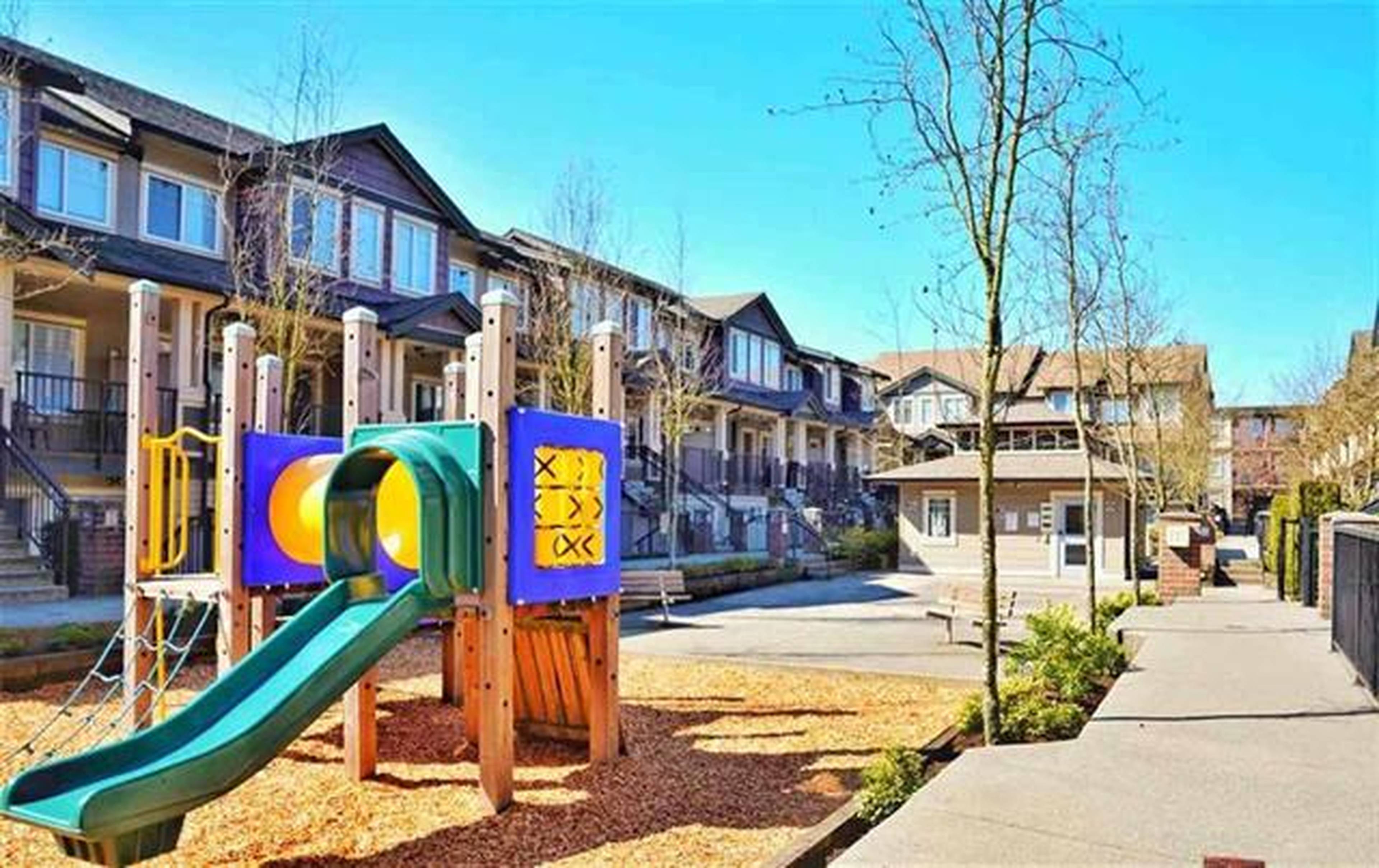 13958 108 Ave, Surrey, BC 3 Bedroom Townhouse for Rent liv.rent