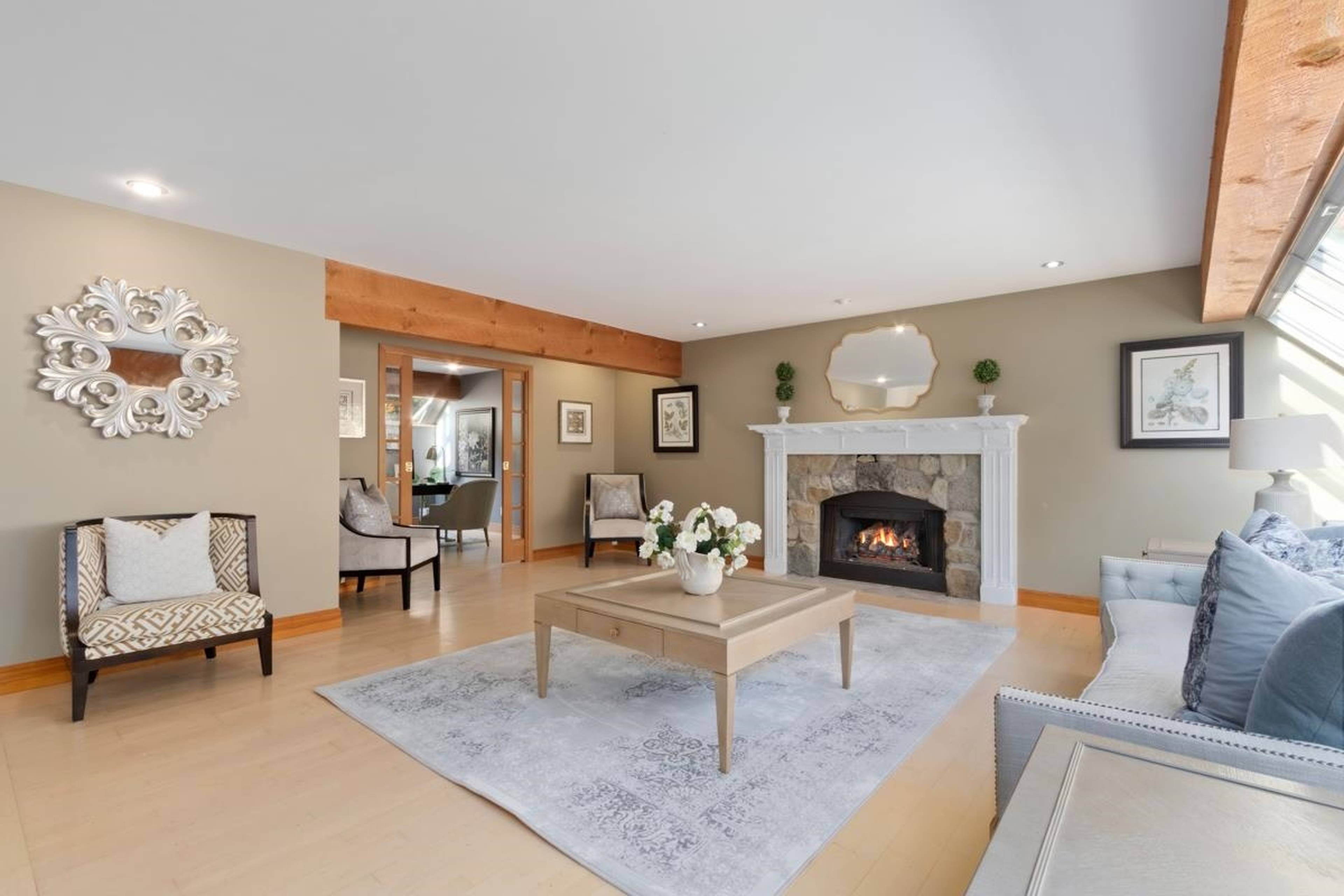 Marine Dr, West Vancouver, BC 4 Bedroom House for Rent liv.rent