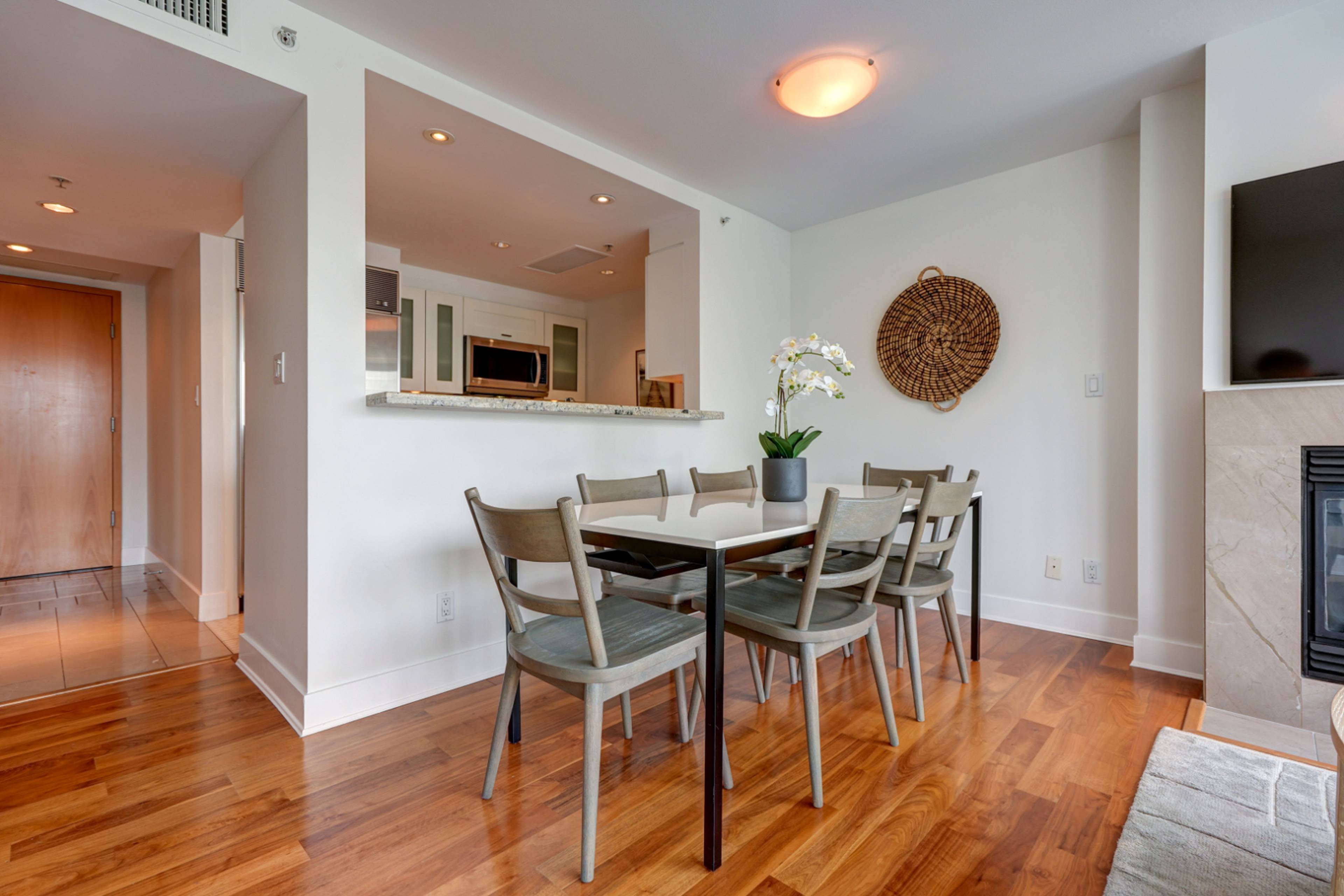 590 Nicola St 8