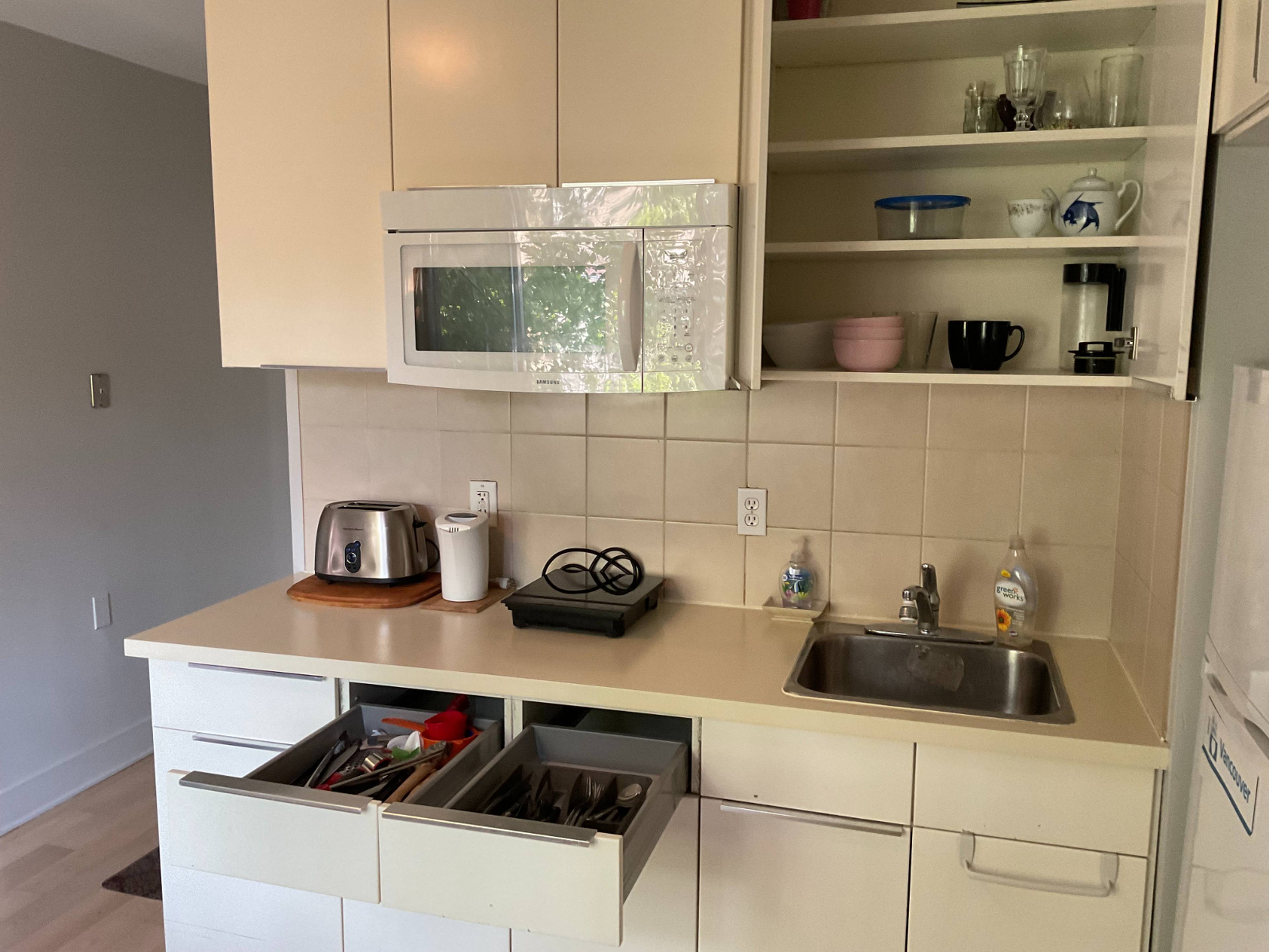 210 1999 Nelson St, Vancouver, BC Studio Apartment for Rent liv.rent