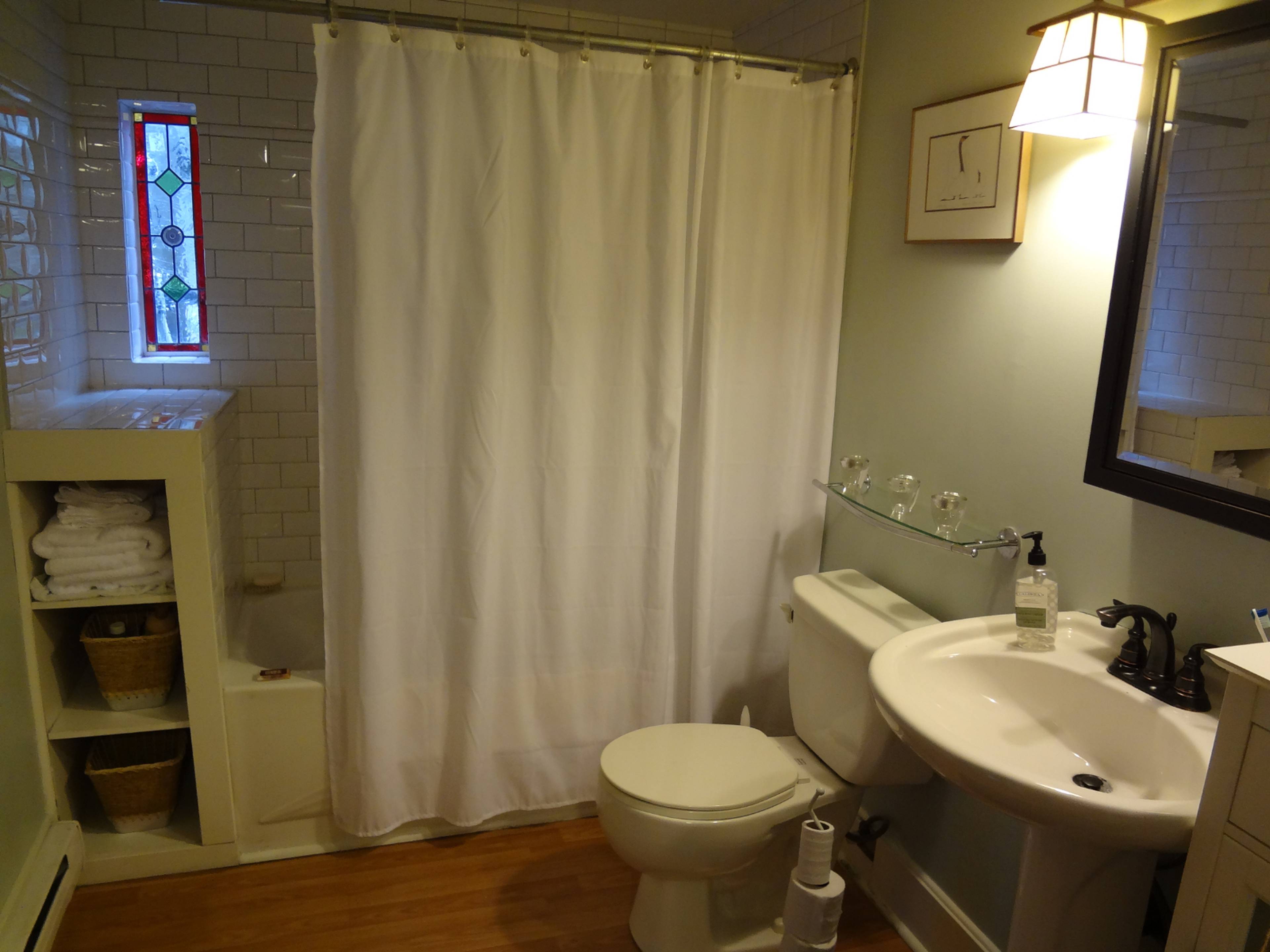 2609 W 10th Ave. 2609 W 10th Ave, Vancouver, BC 1 Bedroom Apartment