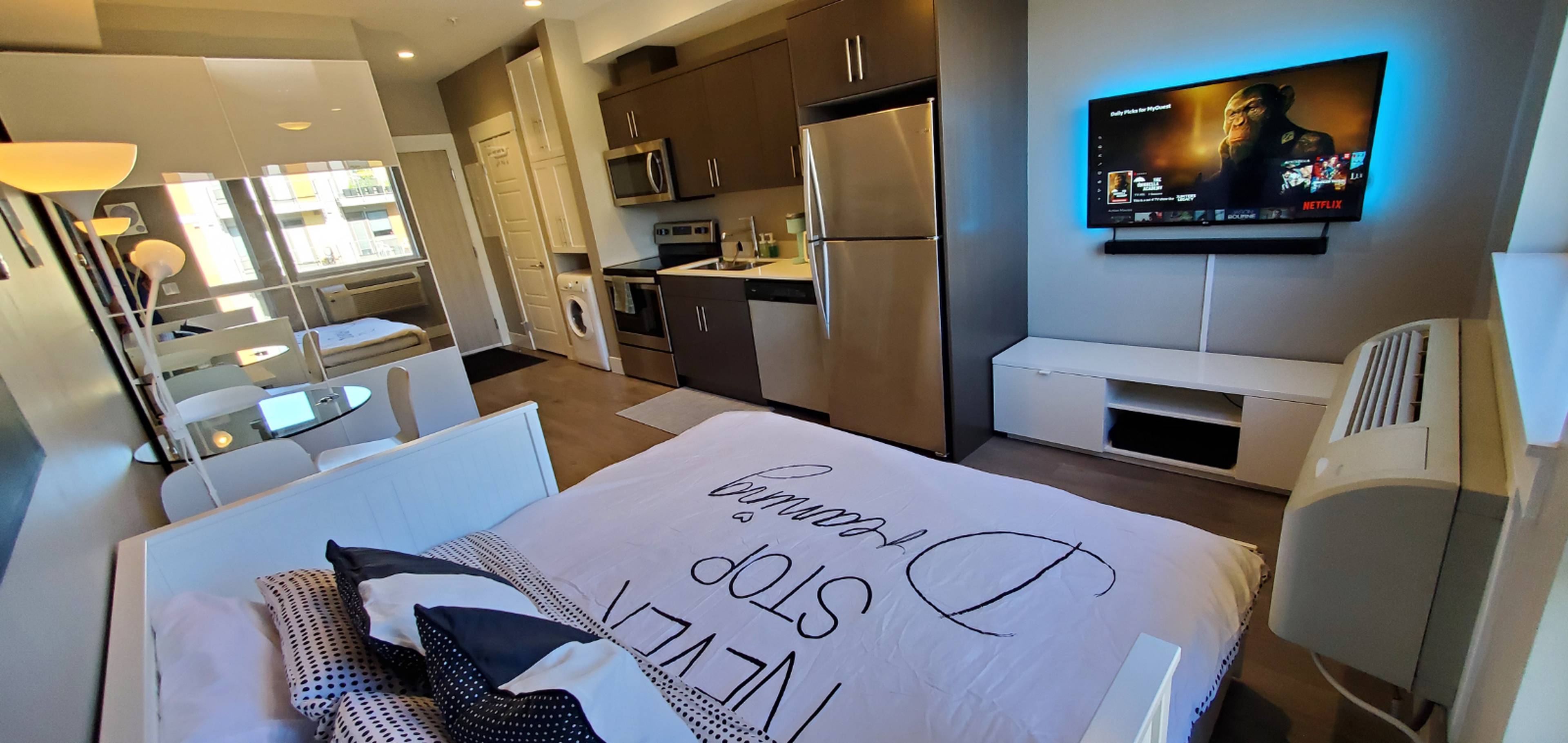 925 Leon Avenue, Kelowna, BC Studio Apartment for Rent liv.rent