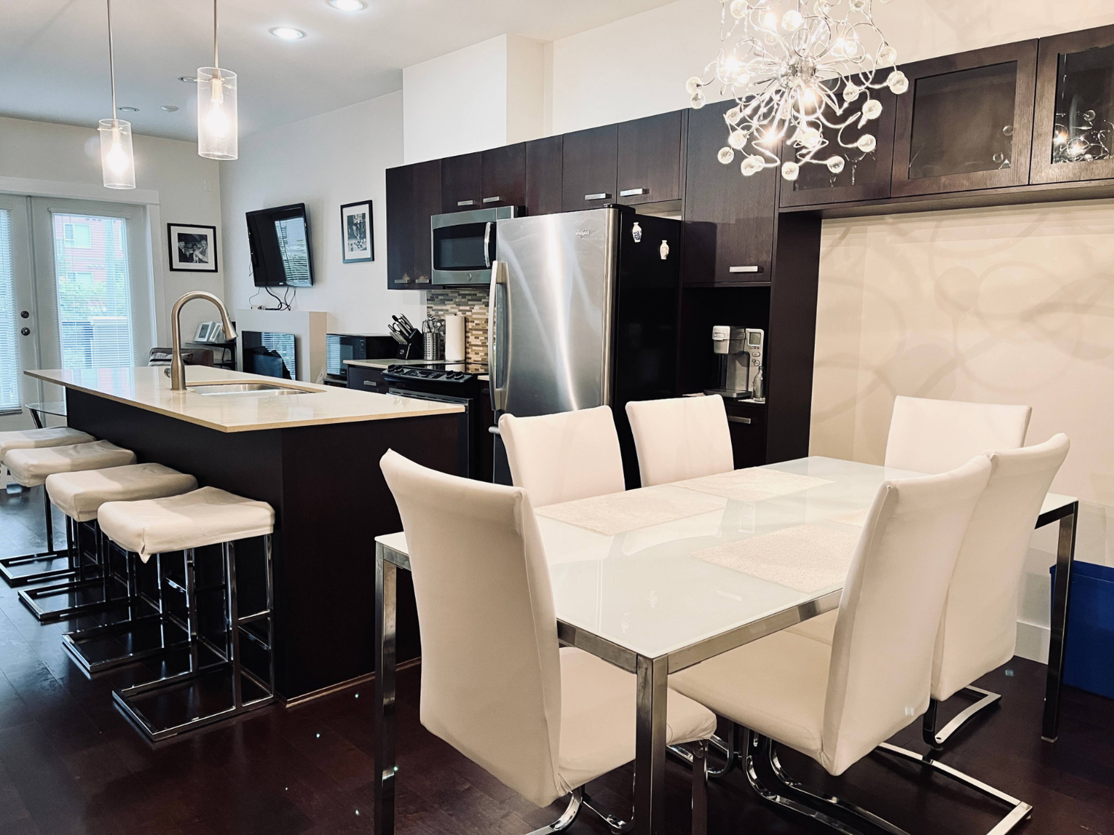 3382 Viewmount Dr, Port Moody, BC 3 Bedroom Townhouse for Rent liv.rent