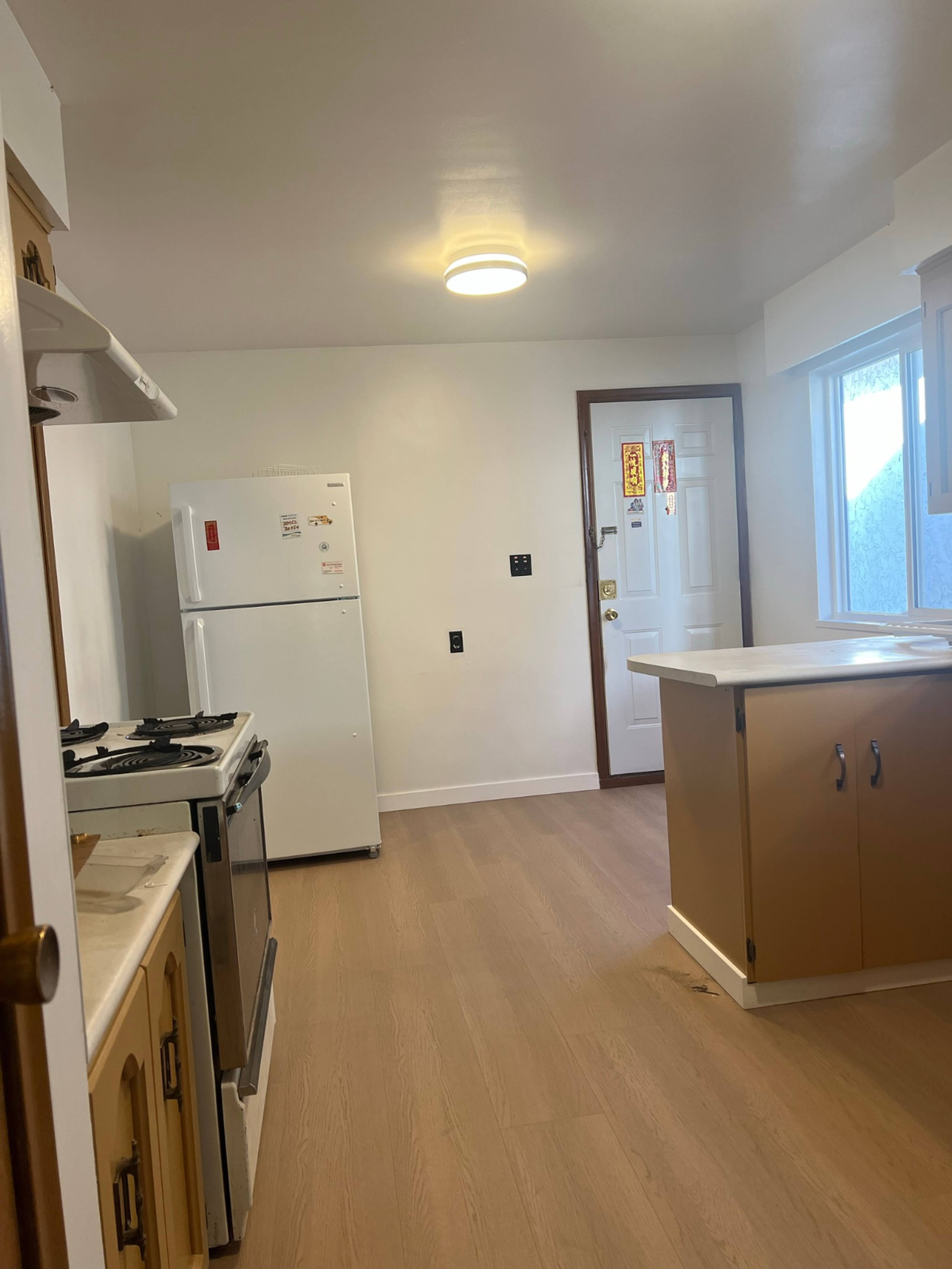 E 50th Ave, Vancouver, BC 3 Bedroom Room for Rent liv.rent