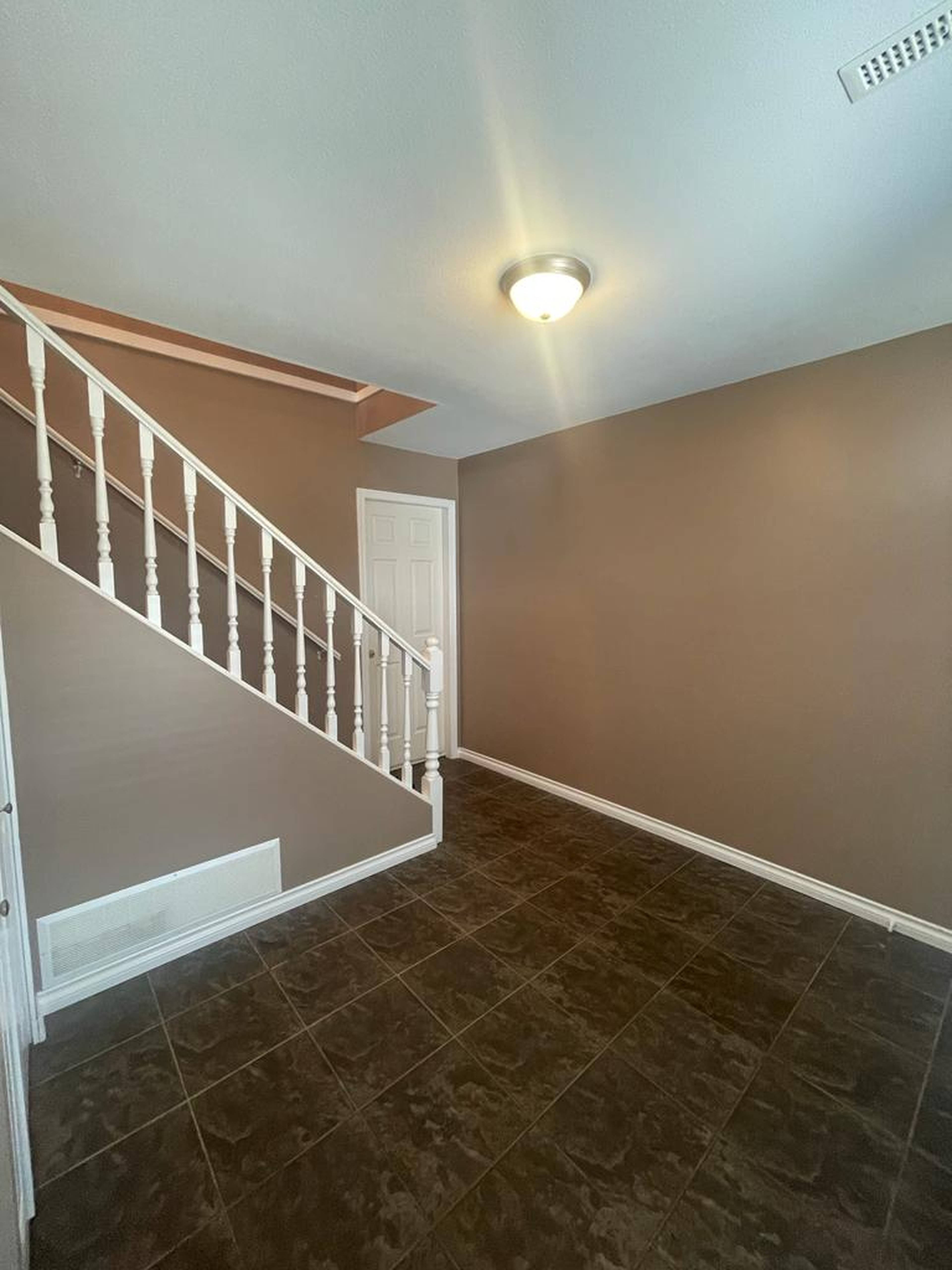 661 Pender Pl, Port Coquitlam, BC 3 Bedroom Room for Rent liv.rent