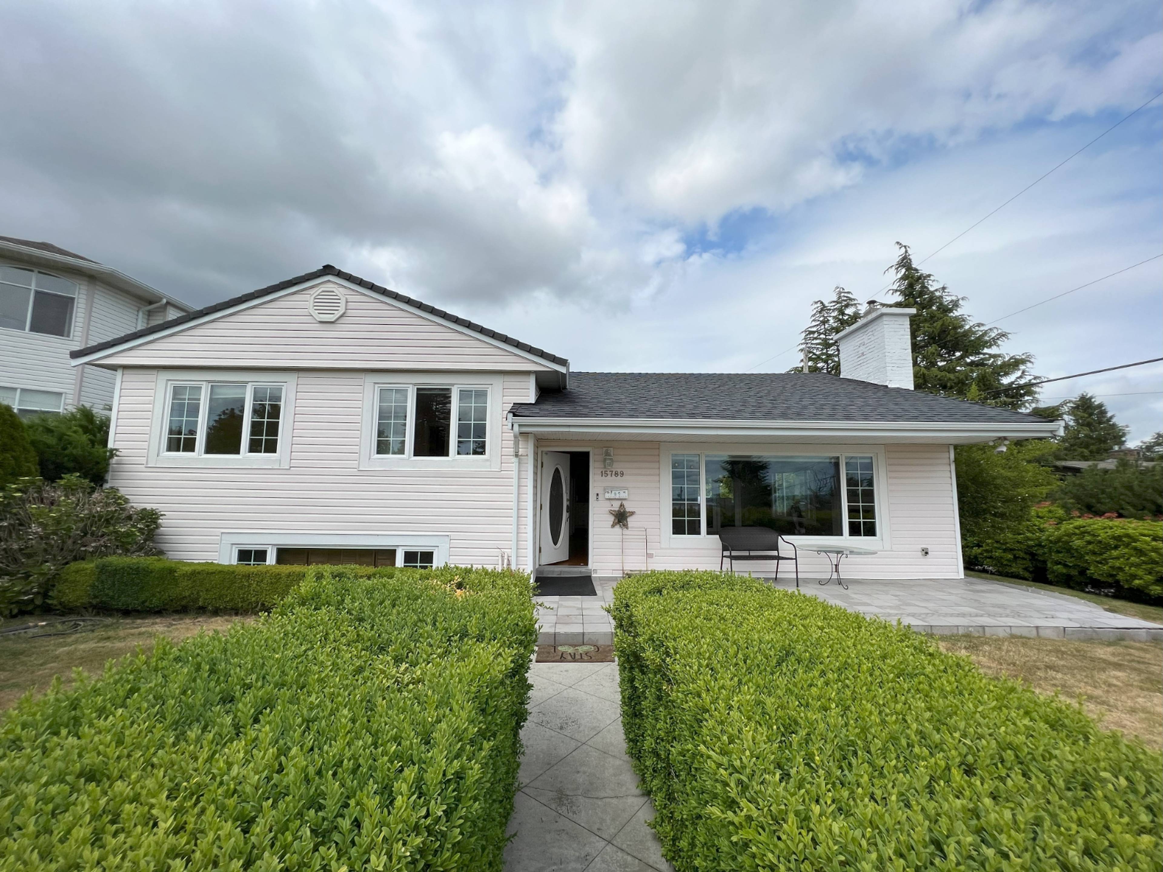 15789 Cliff Ave, White Rock, BC 3 Bedroom House for Rent liv.rent