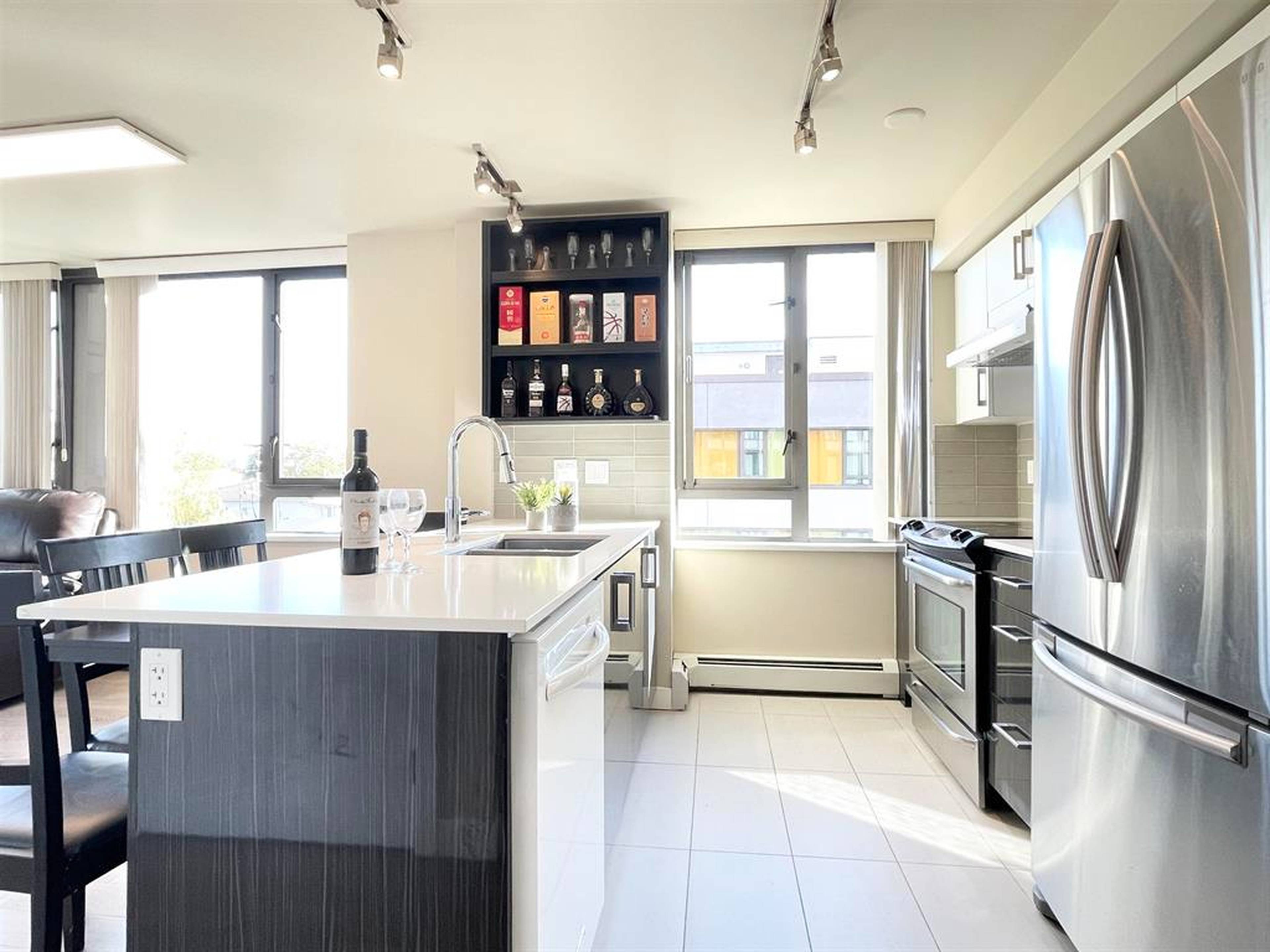 515 2689 Kingsway, Vancouver, BC 2 Bedroom Apartment for Rent liv