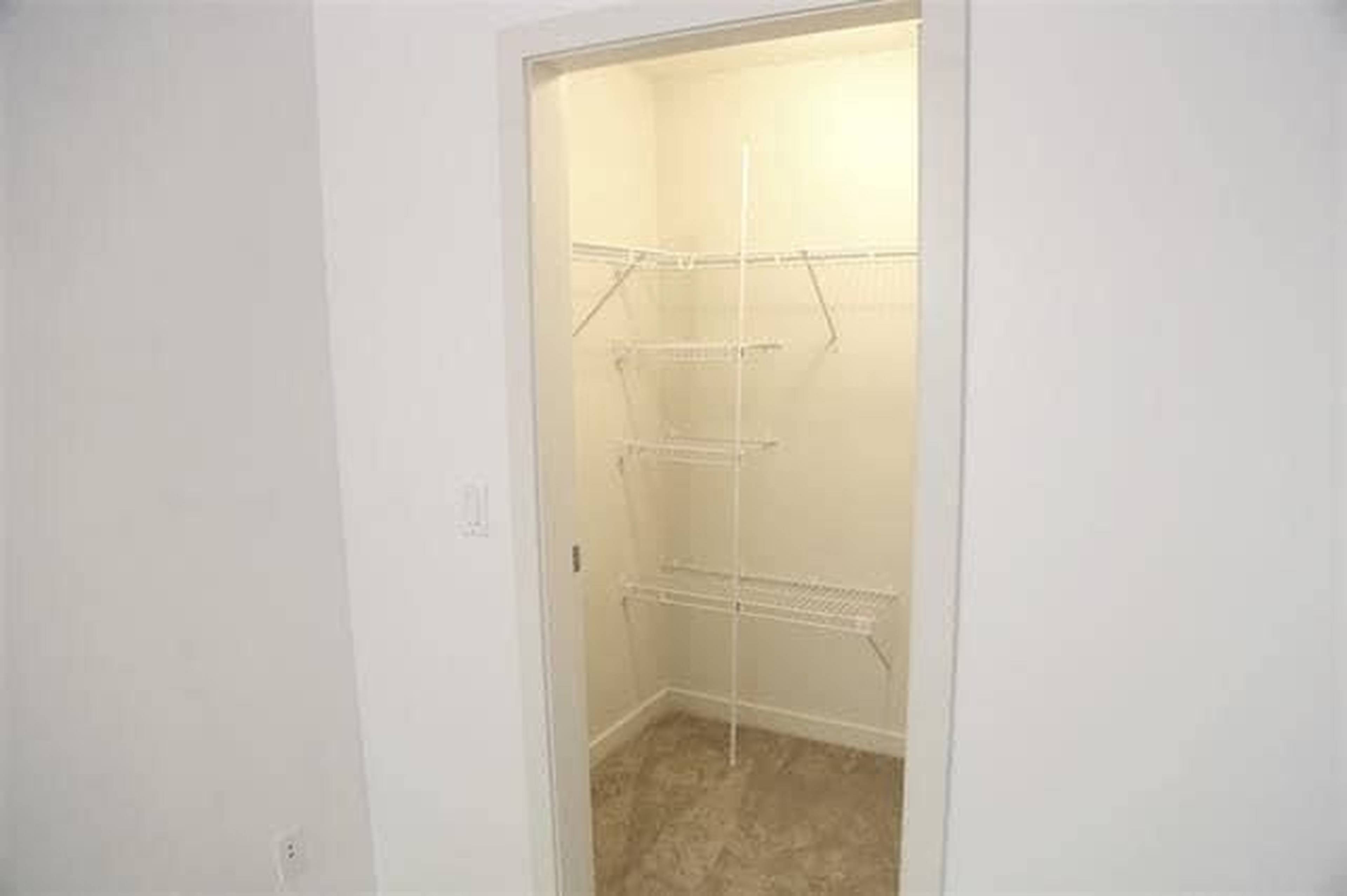 1679 Lloyd Ave 8