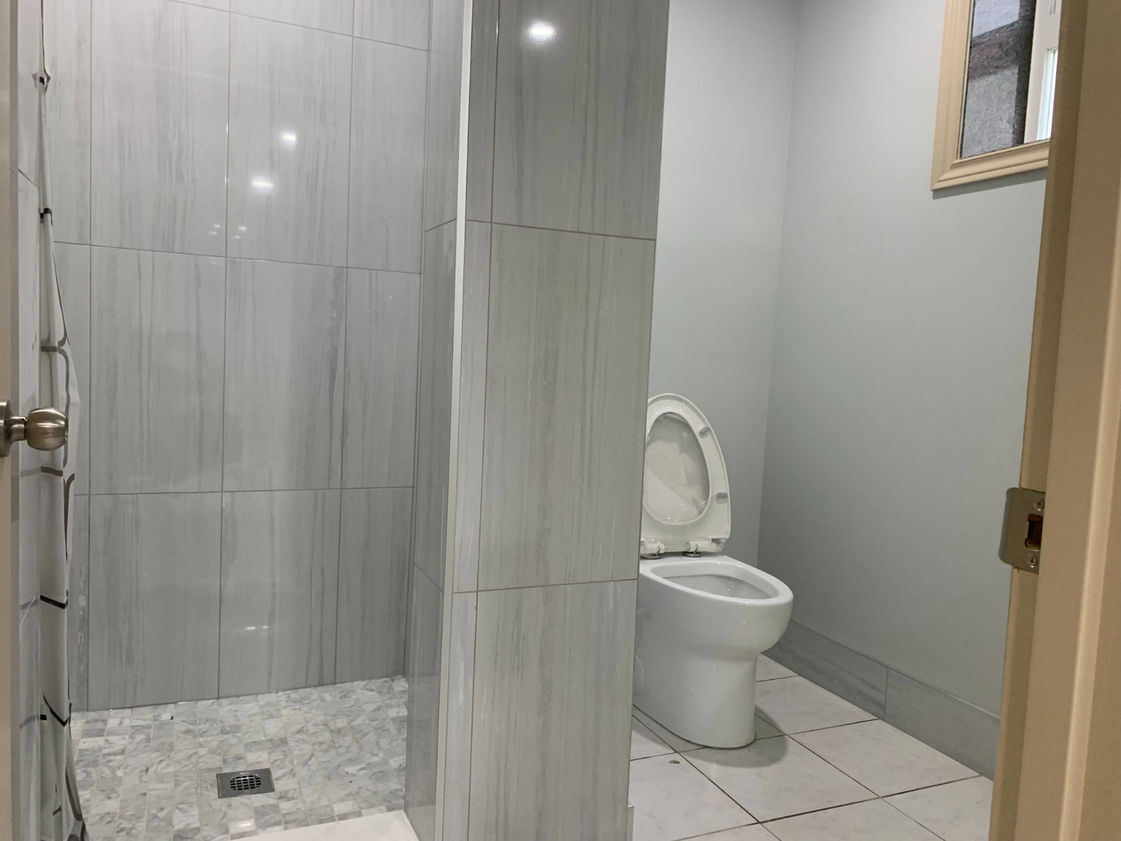 Parker St, Burnaby, BC 3 Bedroom Room for Rent liv.rent