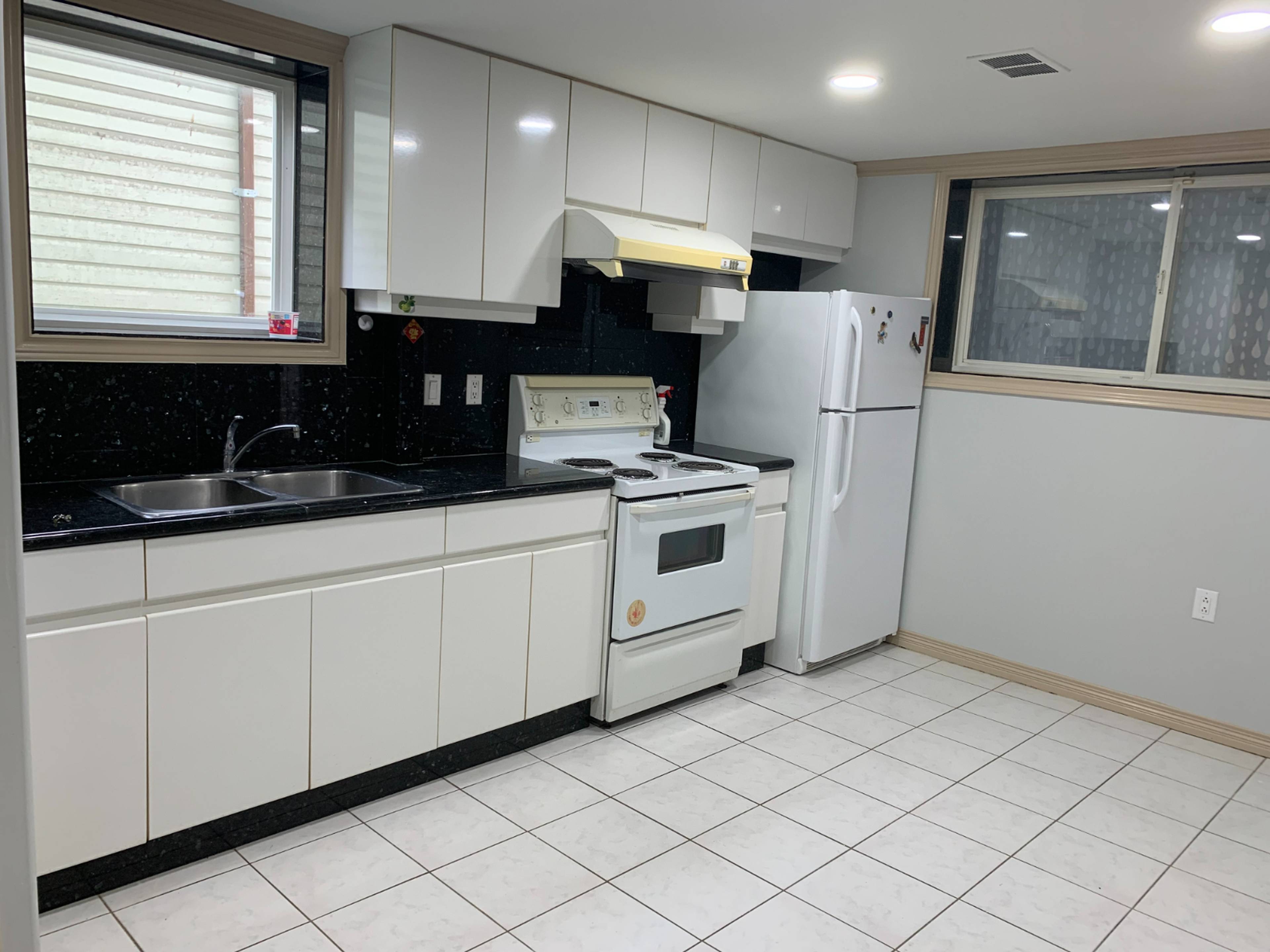 Parker St, Burnaby, BC 3 Bedroom Room for Rent liv.rent