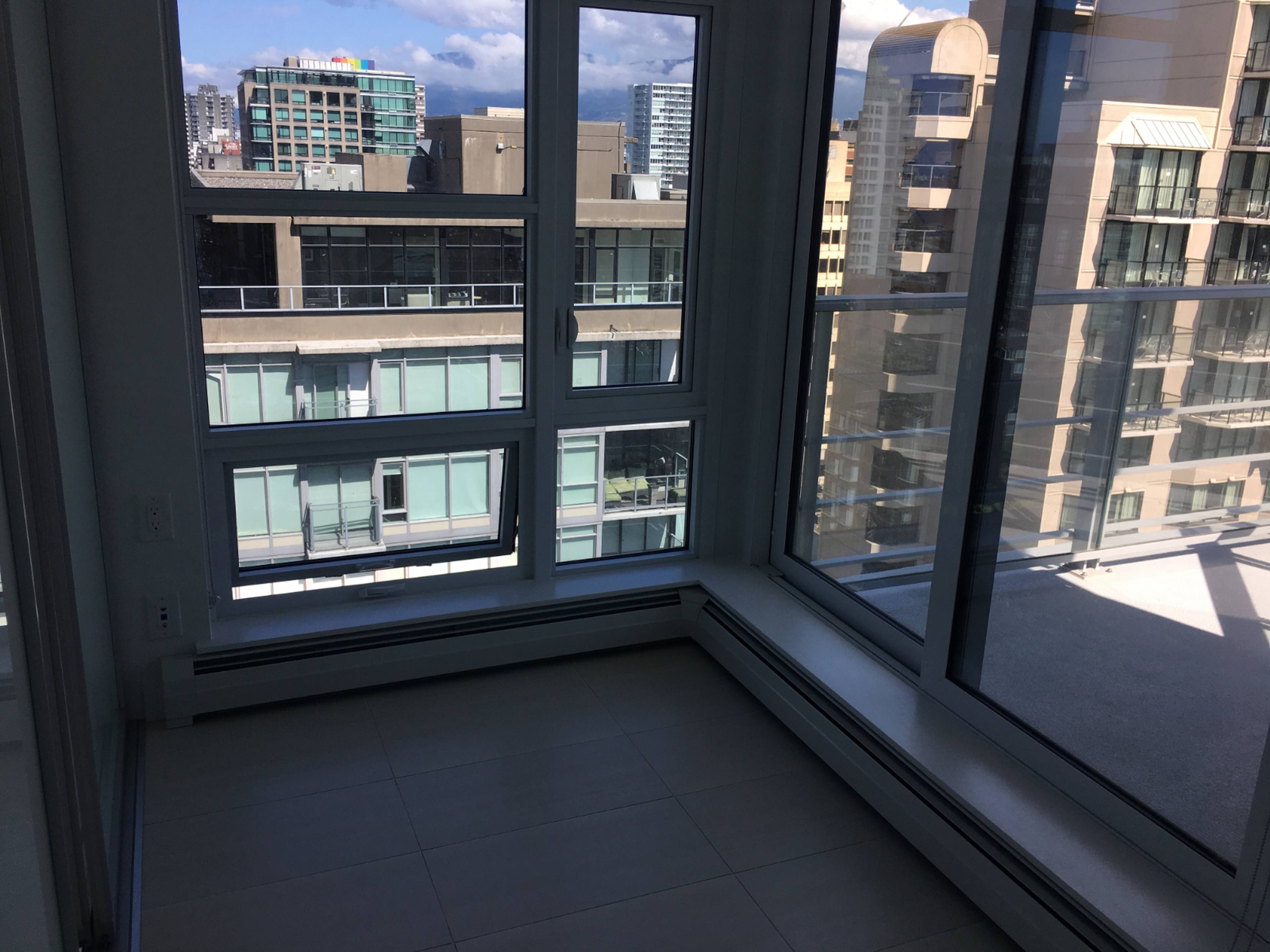 2102 1283 Howe St, Vancouver, BC 1 Bedroom Apartment for Rent liv