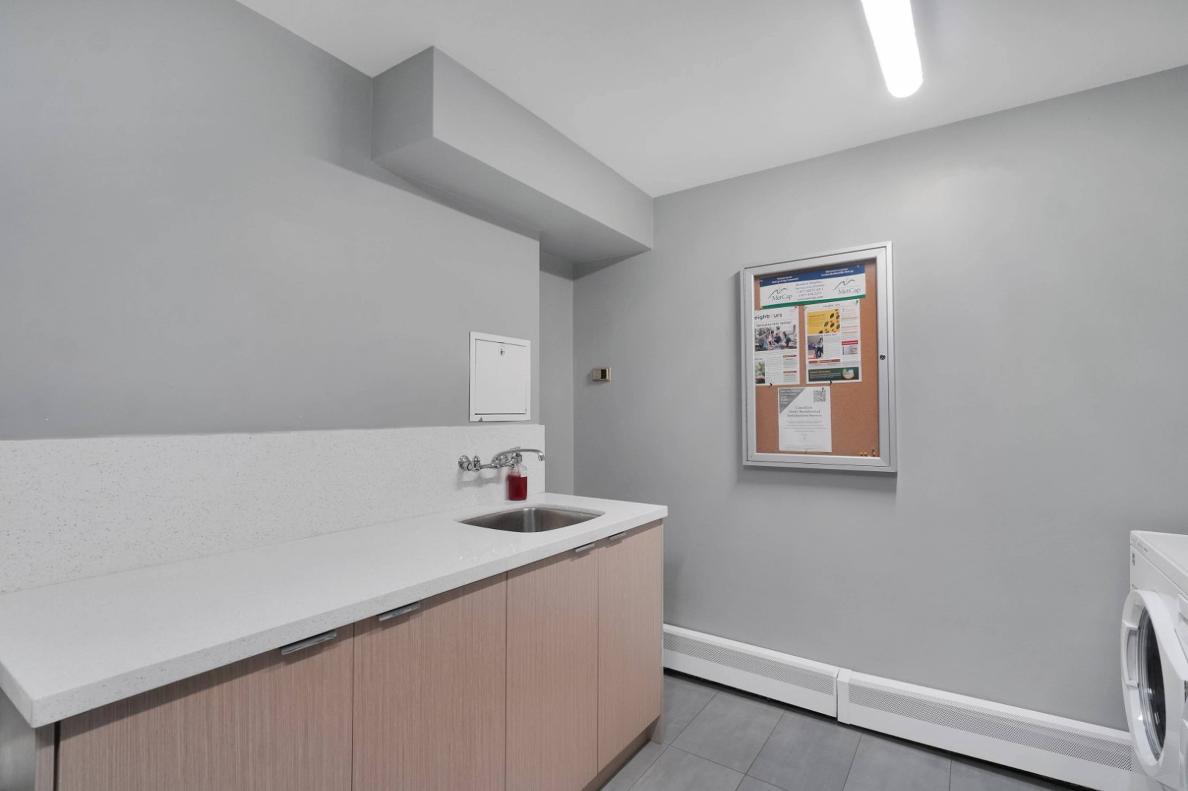 556 1629 Haro St, Vancouver, BC 1 Bedroom Apartment for Rent liv.rent