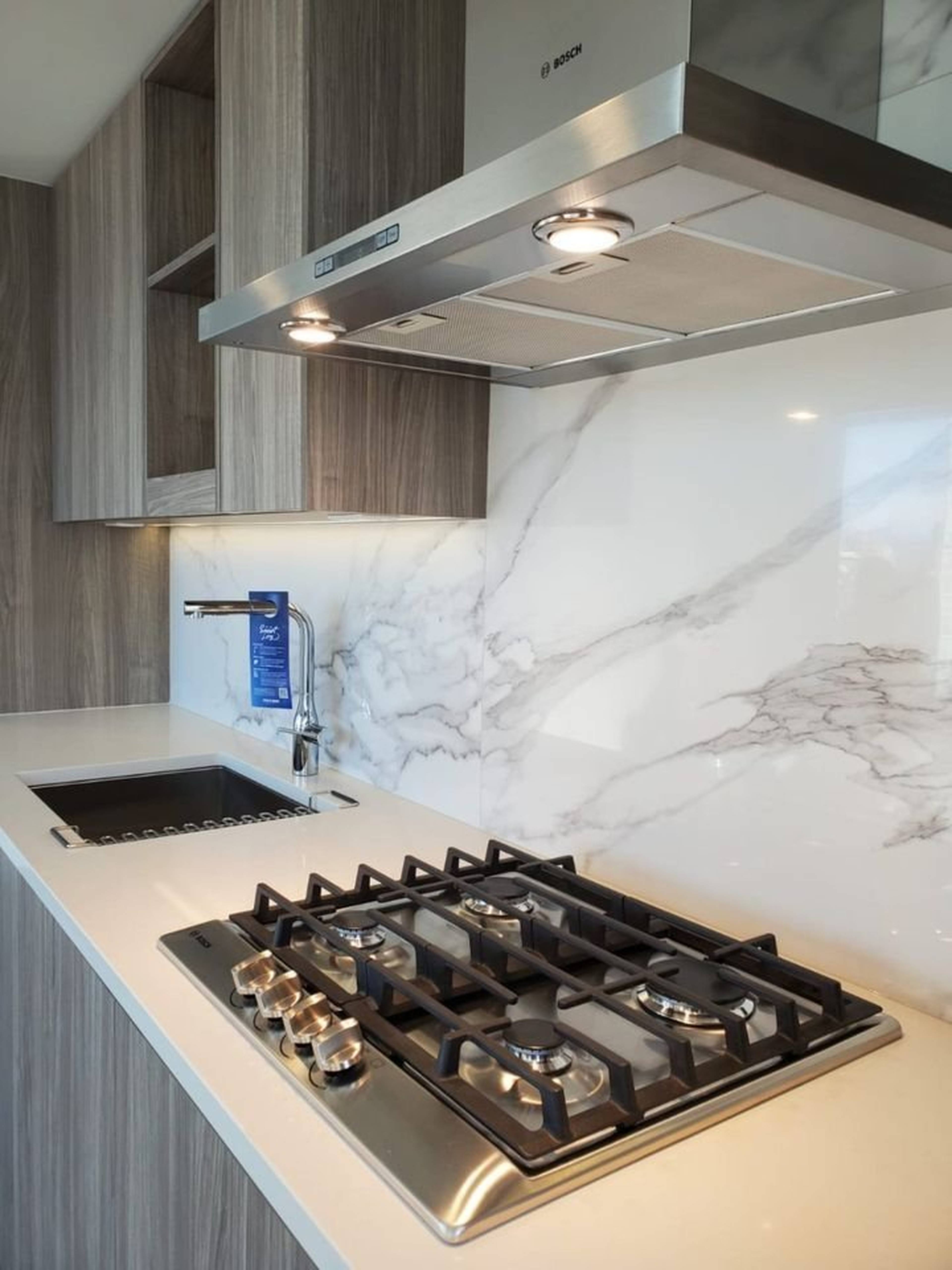 9887 Whalley Blvd, Surrey, BC 1 Bedroom Apartment for Rent liv.rent