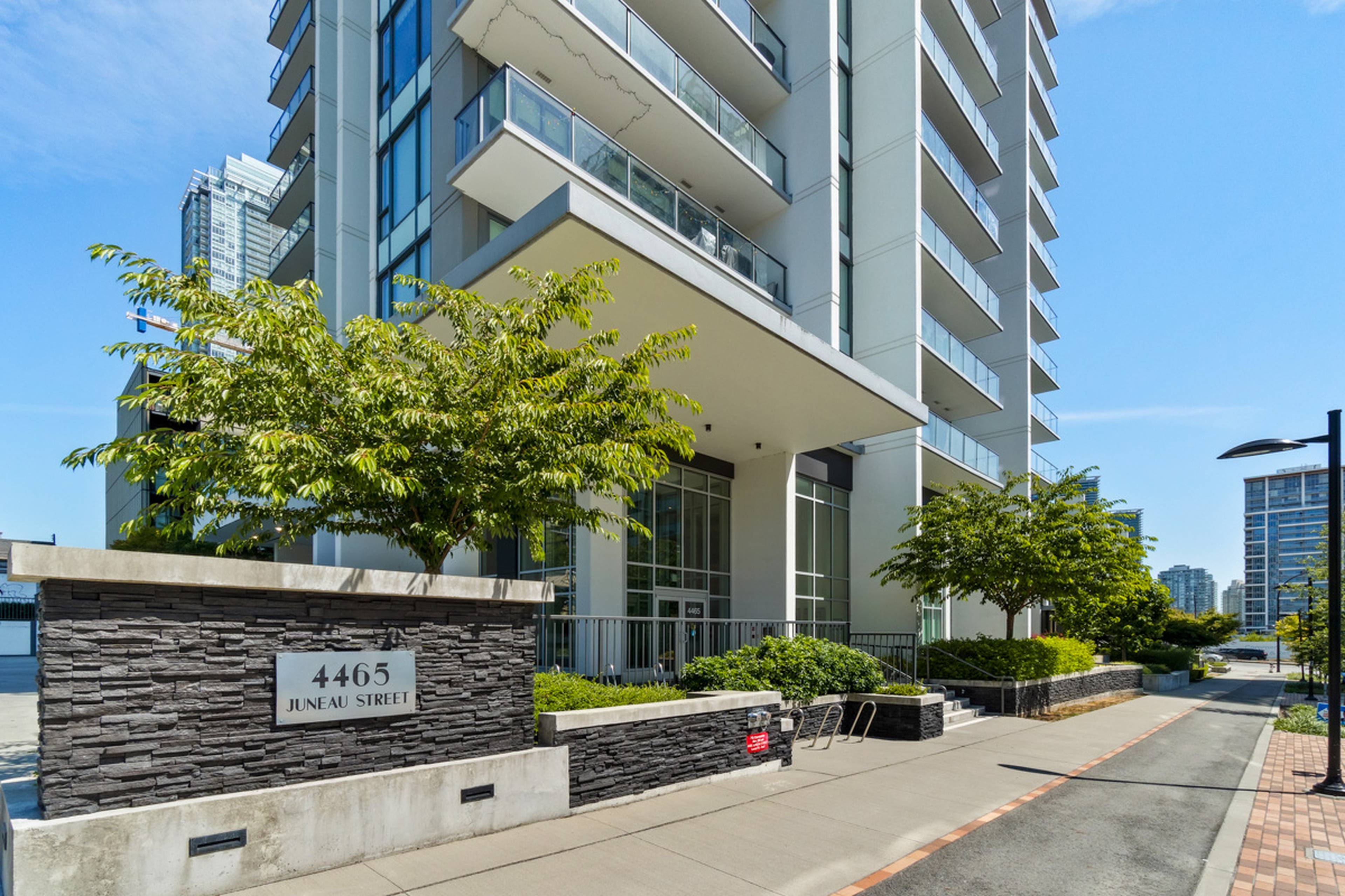 202 4465 Juneau St, Burnaby, BC 1 Bedroom Apartment for Rent liv.rent