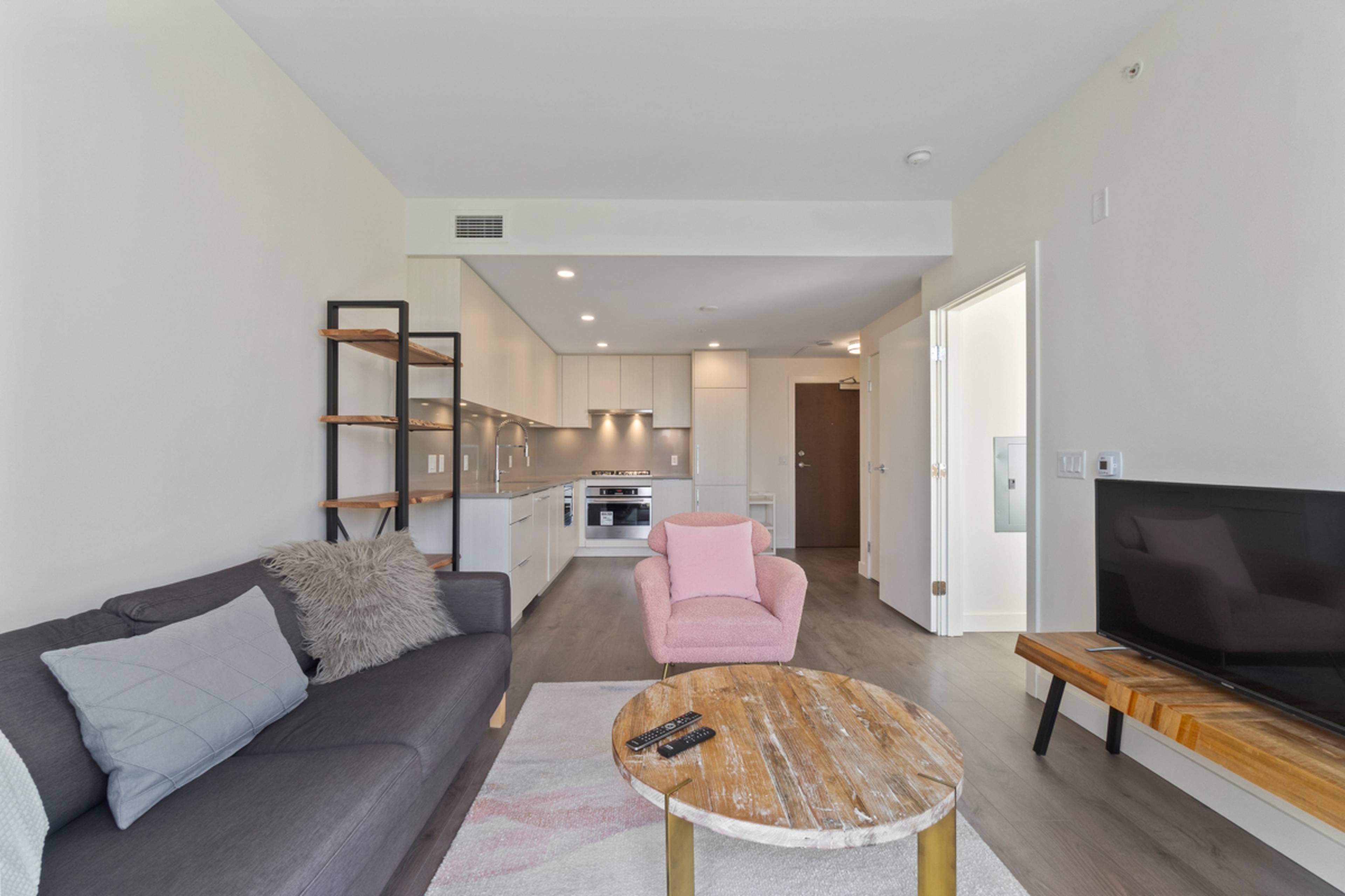 202 4465 Juneau St, Burnaby, BC 1 Bedroom Apartment for Rent liv.rent