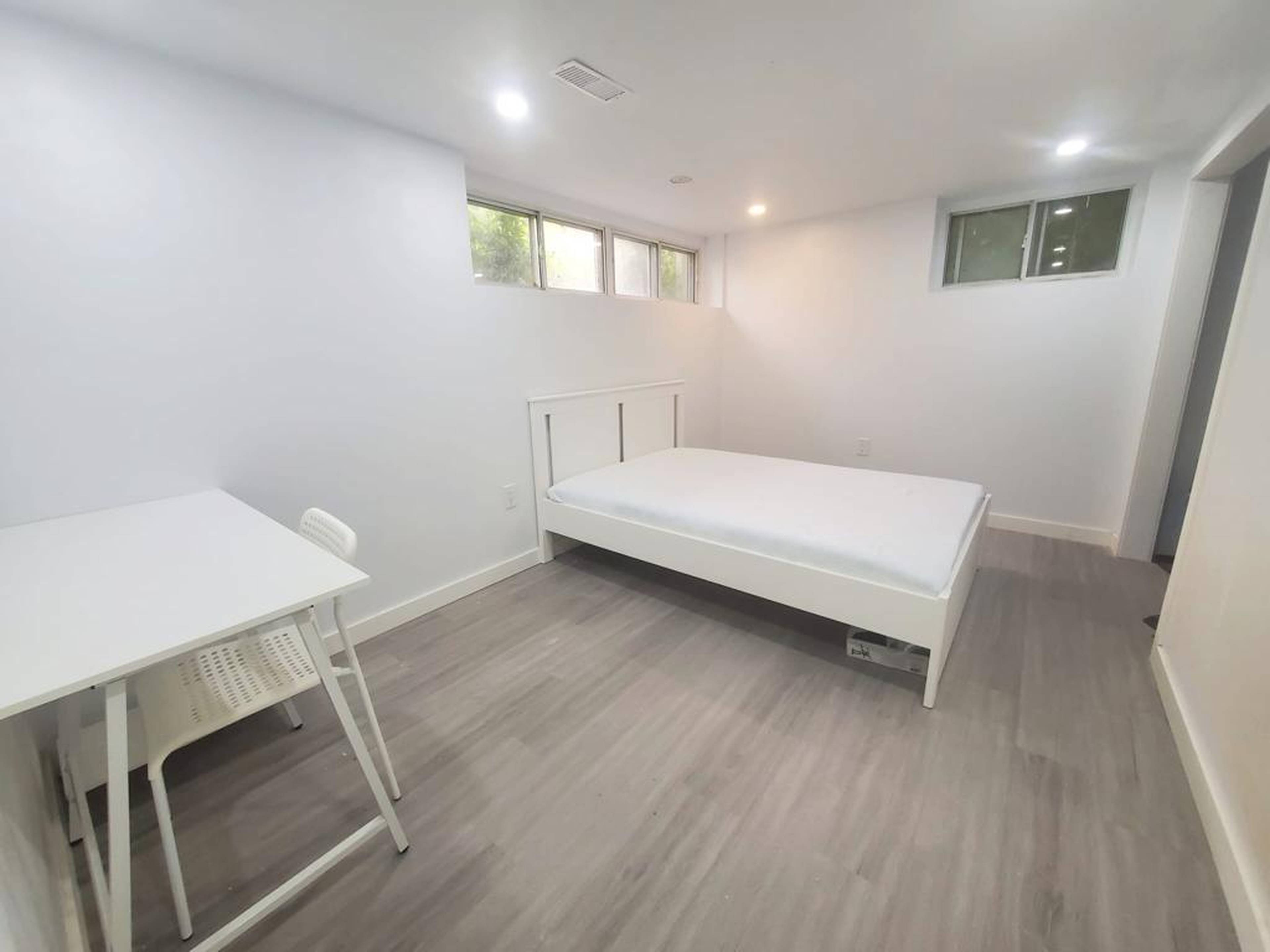 Centre St, Scarborough, ON Furnished Room for Rent liv.rent