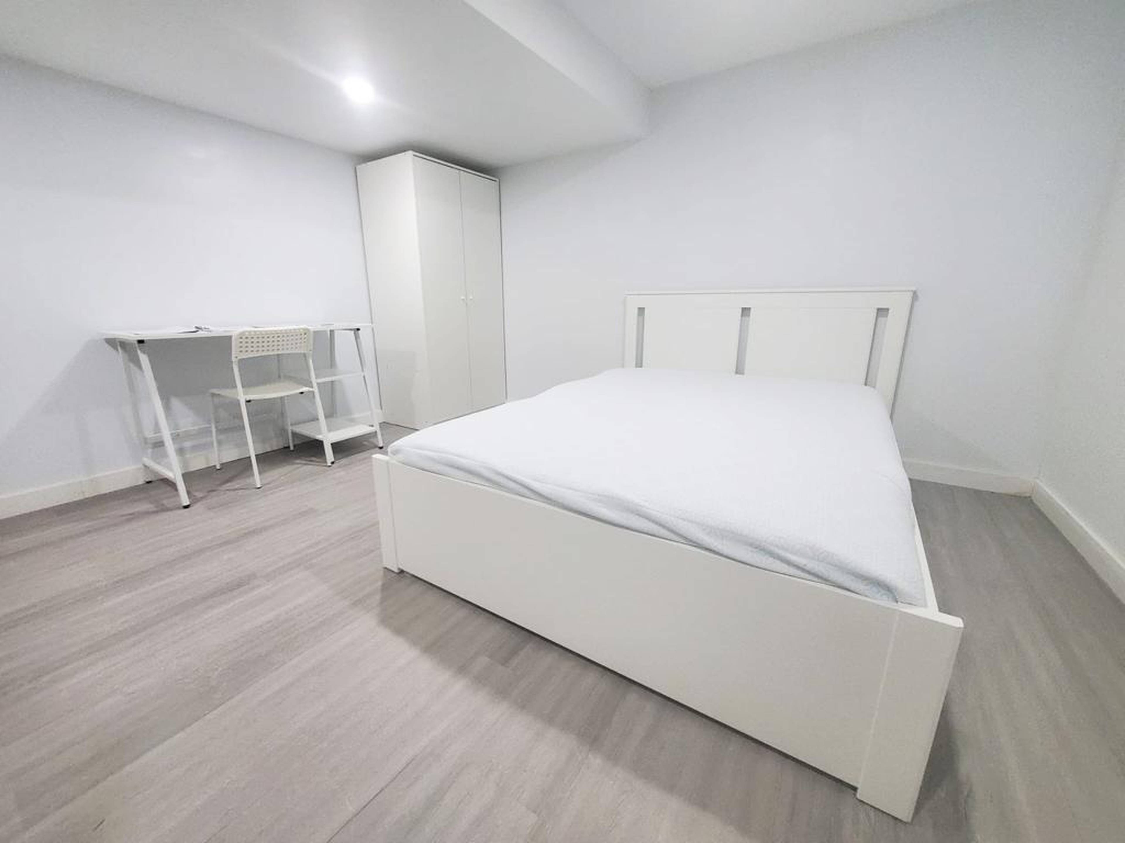 Centre St, Scarborough, ON Furnished Room for Rent liv.rent