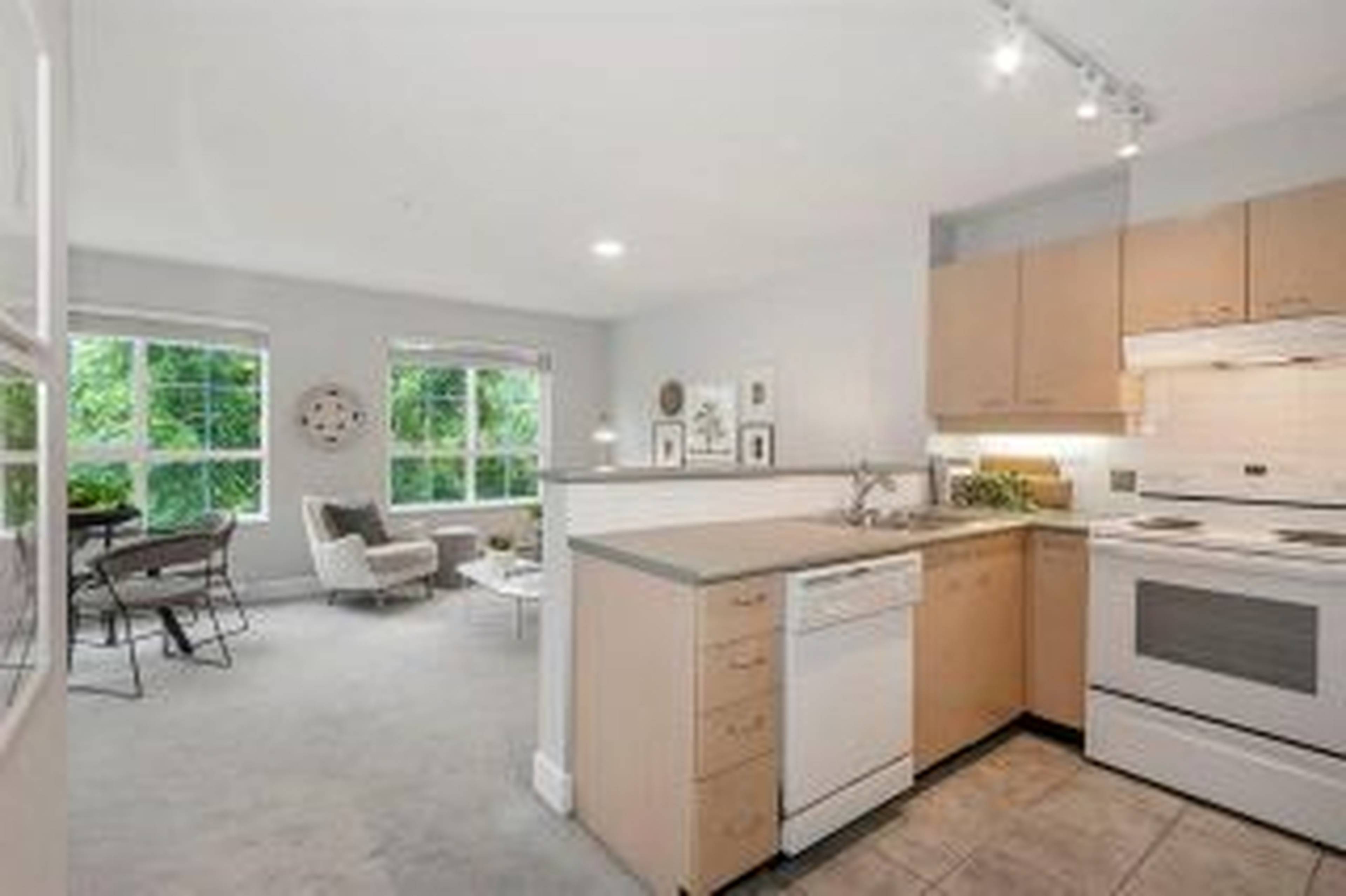 202 1989 Dunbar St, Vancouver, BC 2 Bedroom Apartment for Rent