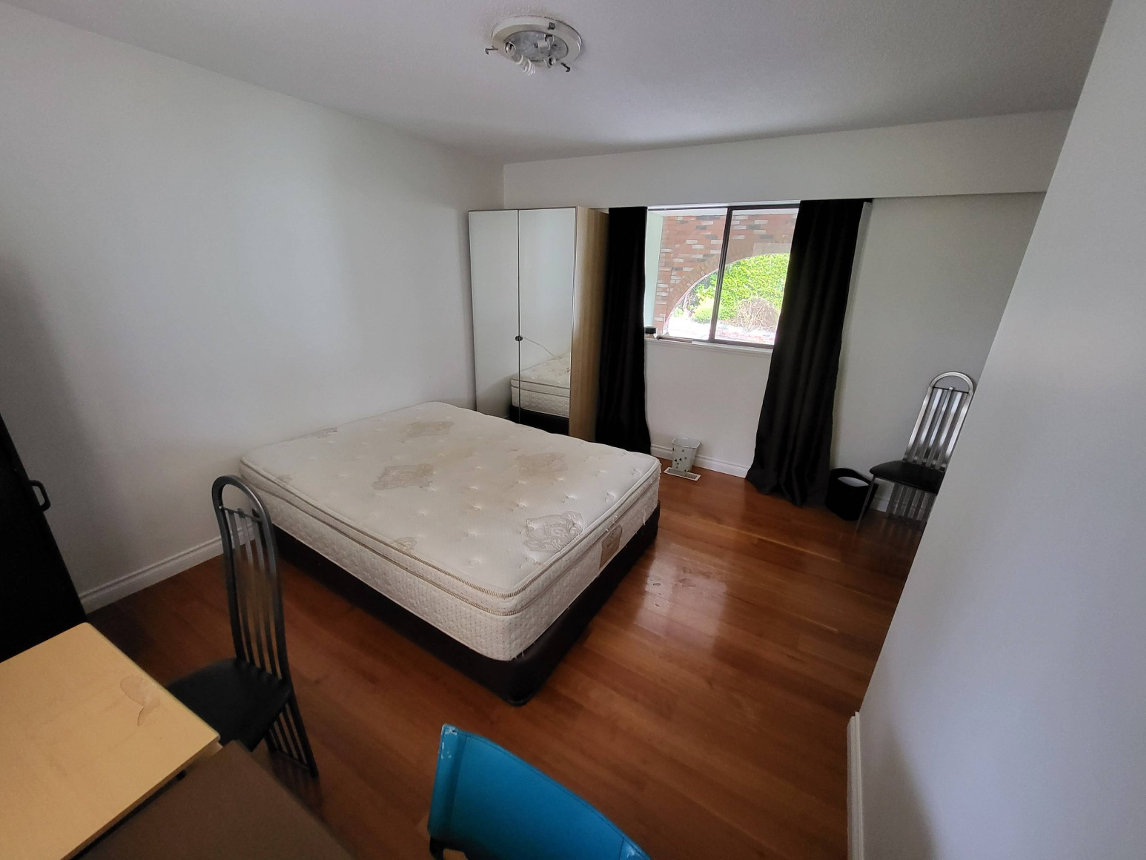 Springer Ave, Burnaby, BC Furnished Room for Rent liv.rent
