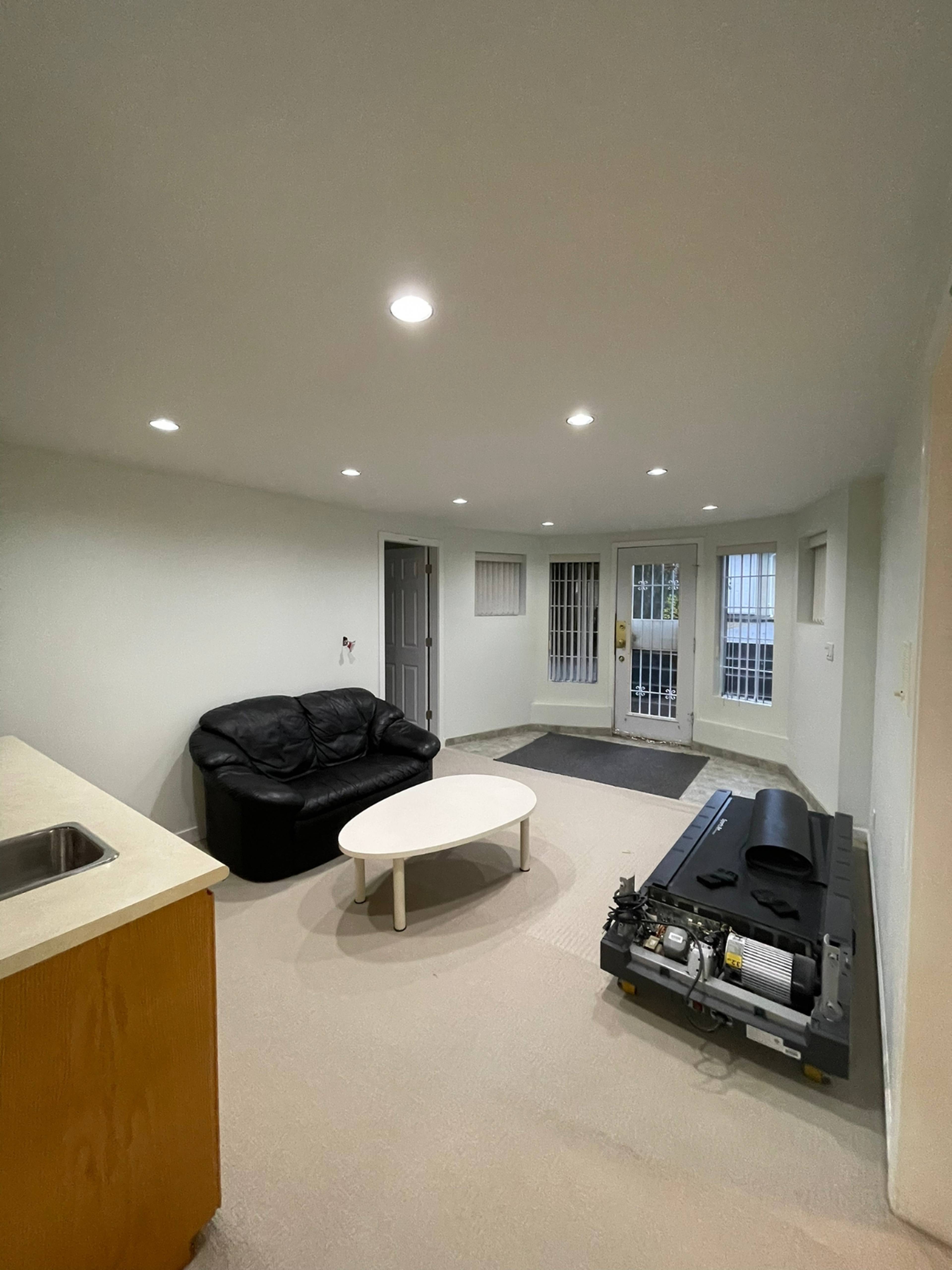 6318 Yukon St, Vancouver, BC Furnished Room for Rent liv.rent