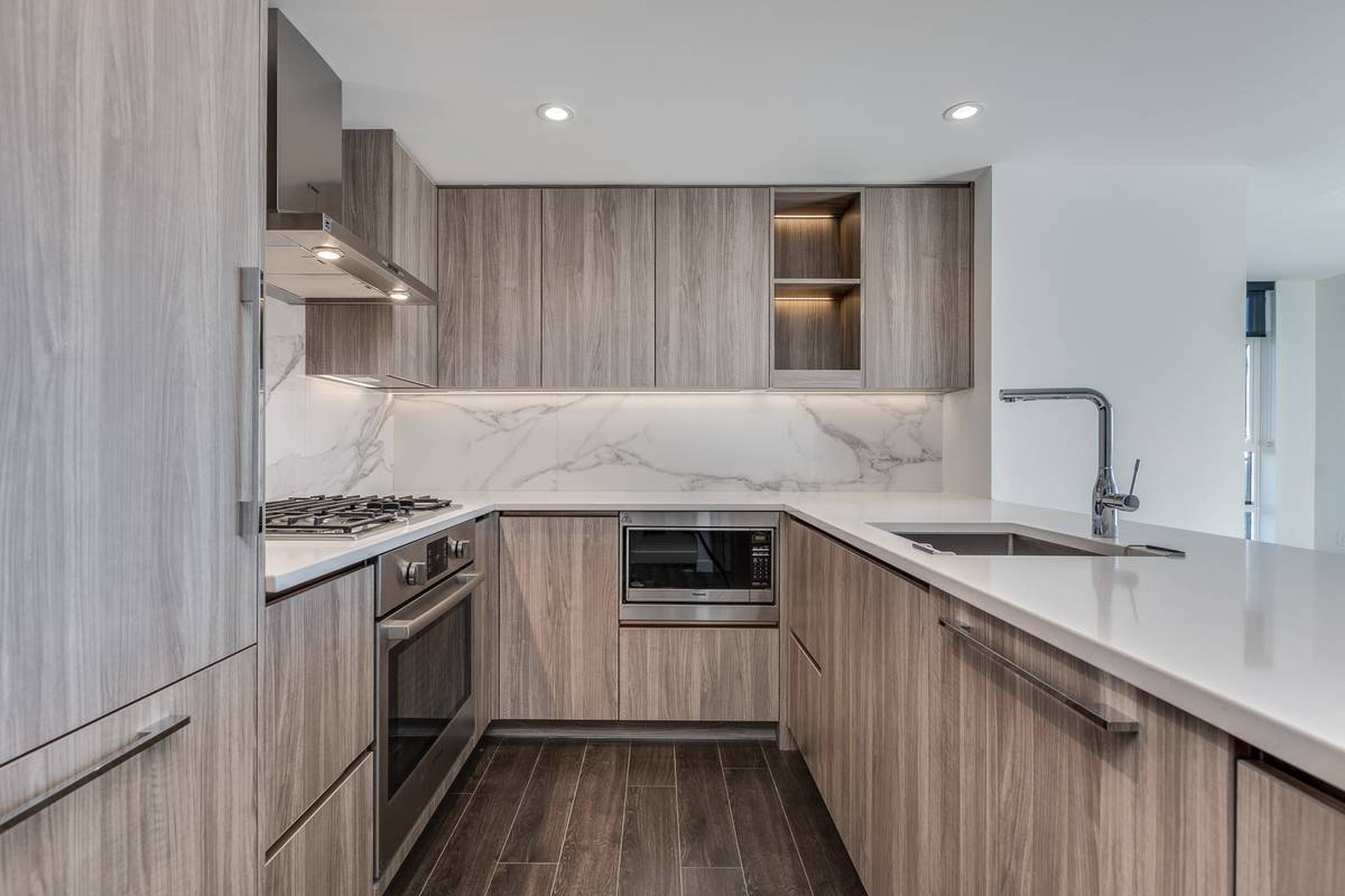 9887 Whalley Blvd, Surrey, BC 3 Bedroom Apartment for Rent liv.rent