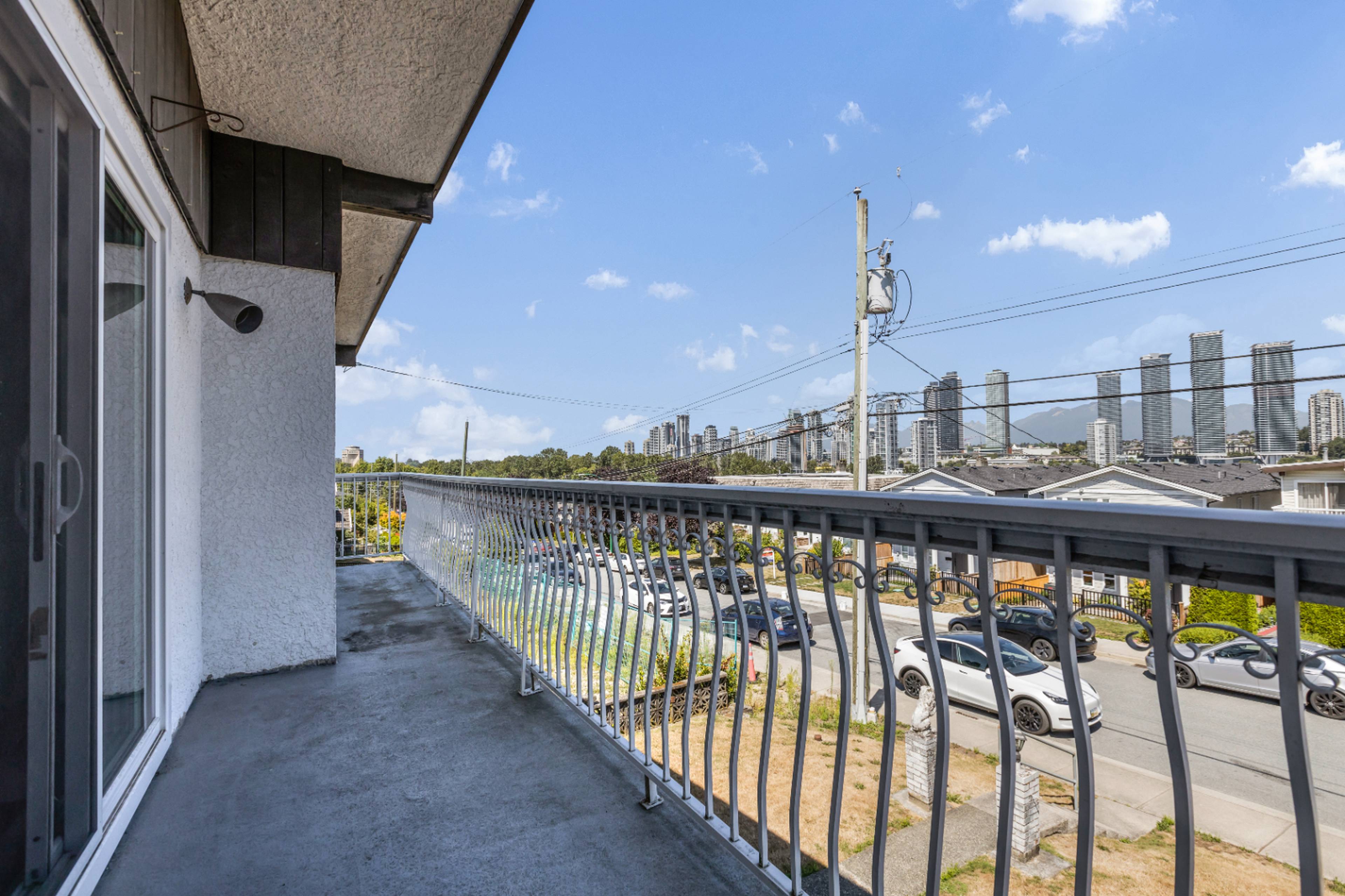 Dominion St, Burnaby, BC 3 Bedroom Room for Rent liv.rent