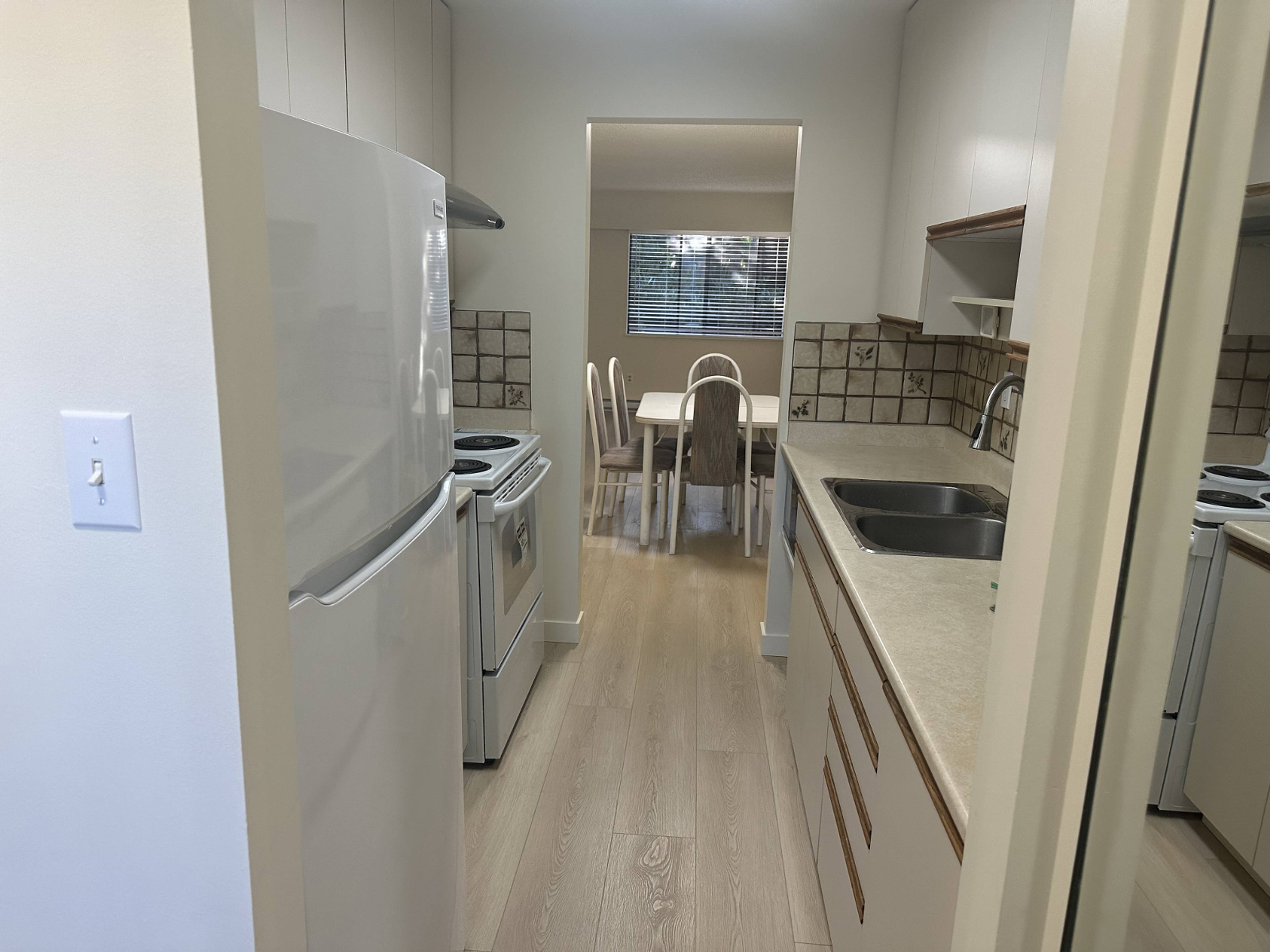 110 3136 Kingsway, Vancouver, BC 2 Bedroom Apartment for Rent liv