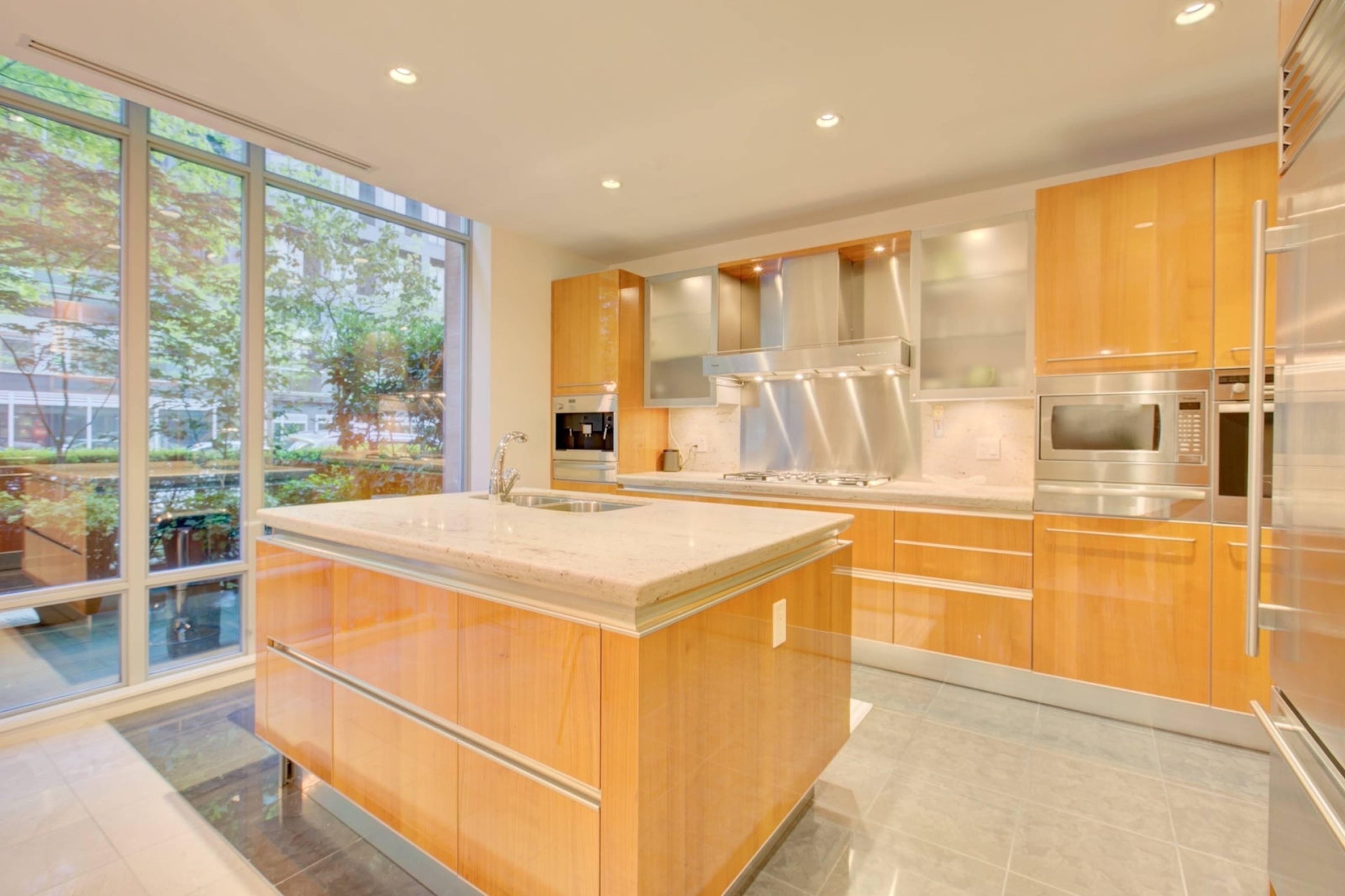 SMART42 1163 W Cordova St, Vancouver, BC 2 Bedroom Townhouse for