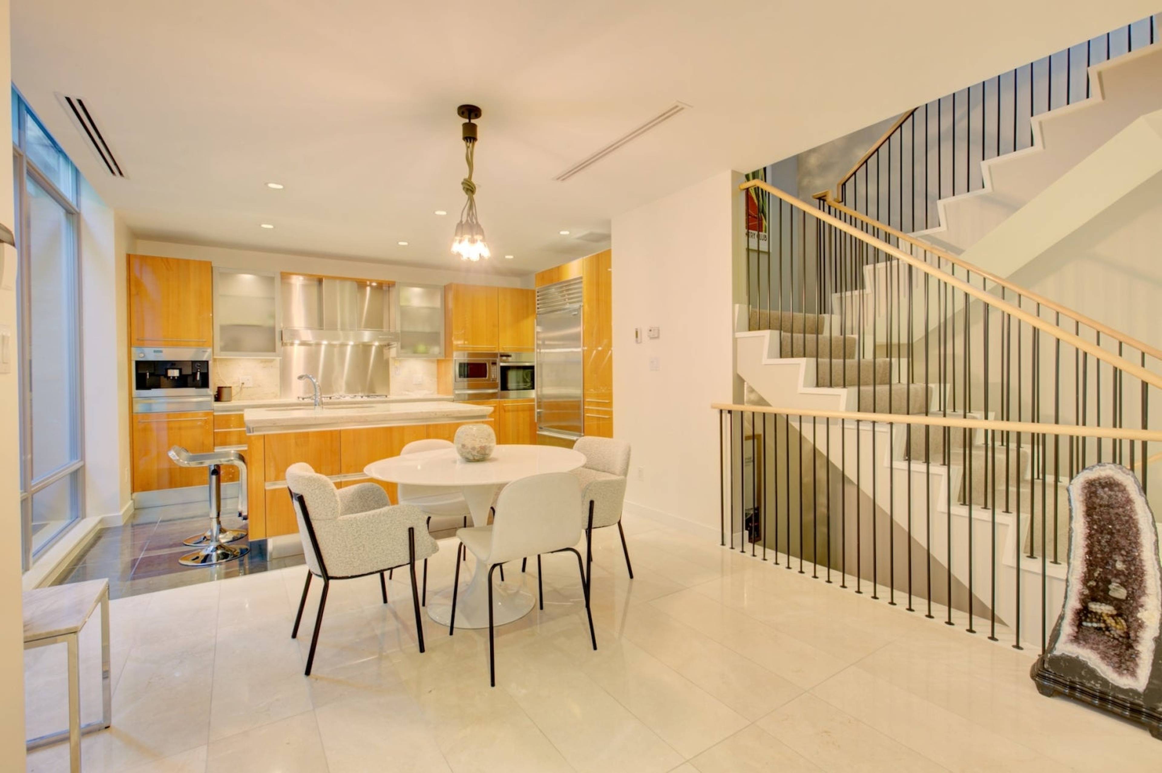 SMART42 1163 W Cordova St, Vancouver, BC 2 Bedroom Townhouse for