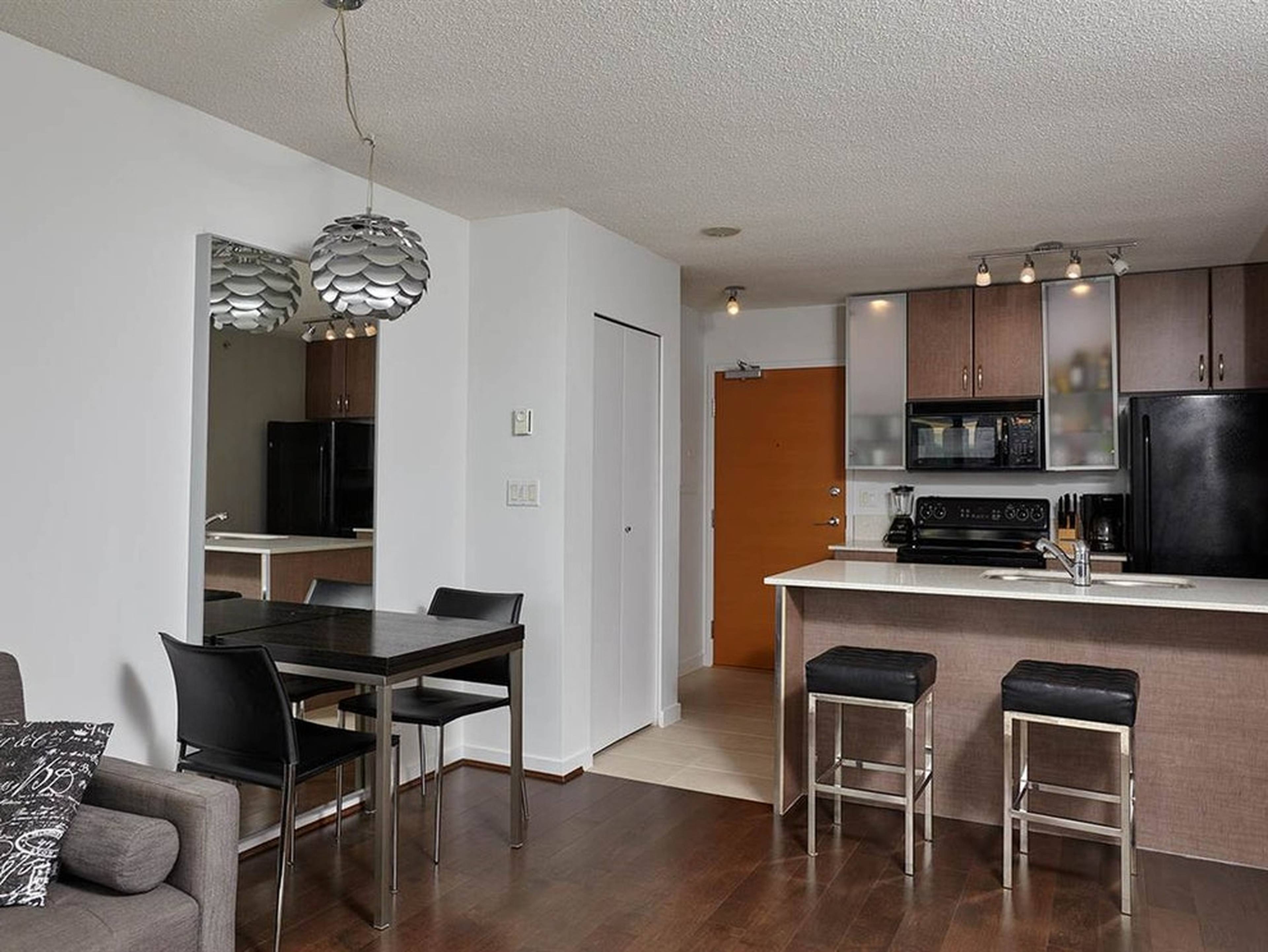 2008 977 Mainland St, Vancouver, BC 1 Bedroom Apartment for Rent liv.rent