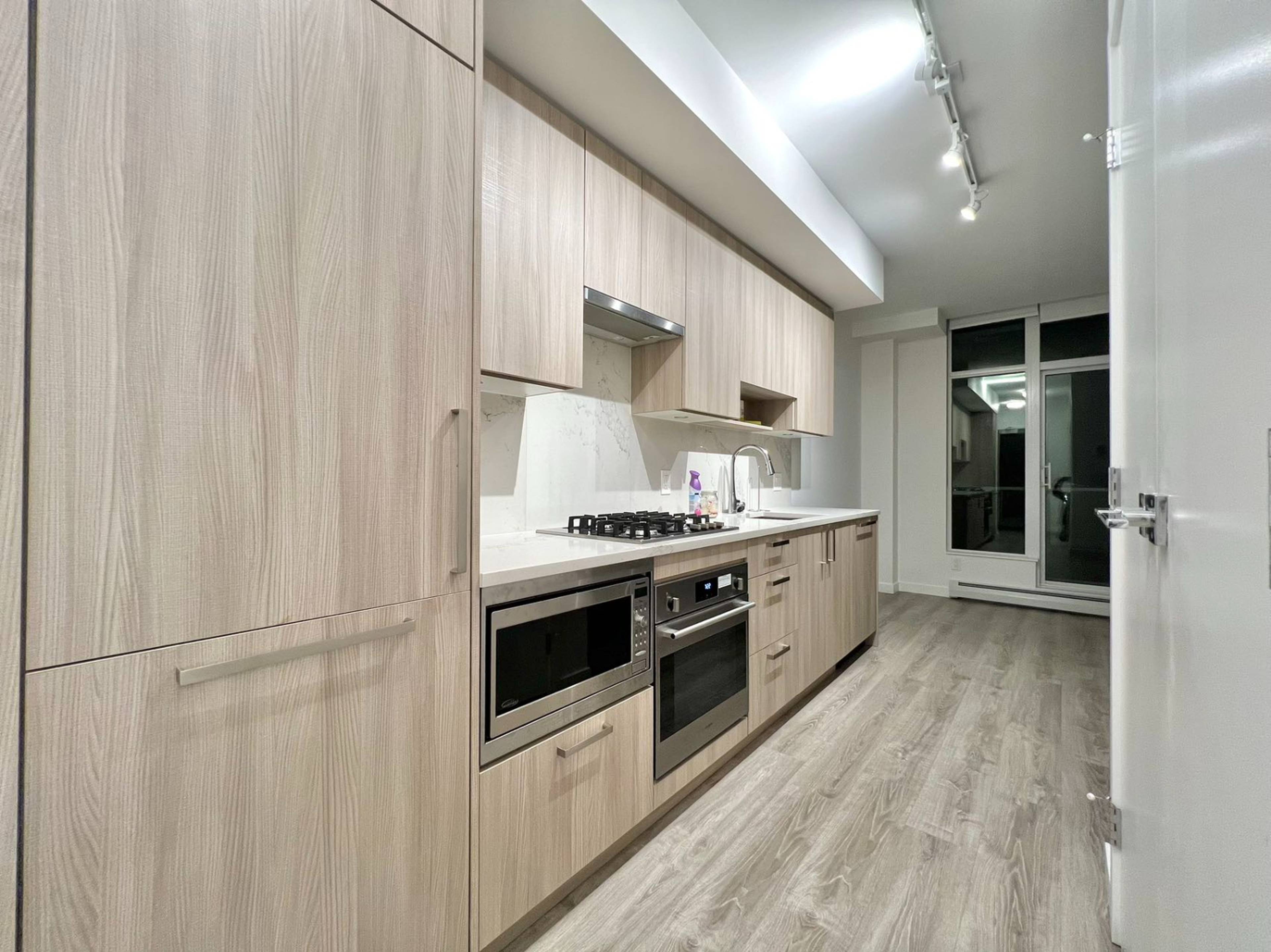 13350 Central Ave, Surrey, BC Studio Apartment for Rent liv.rent