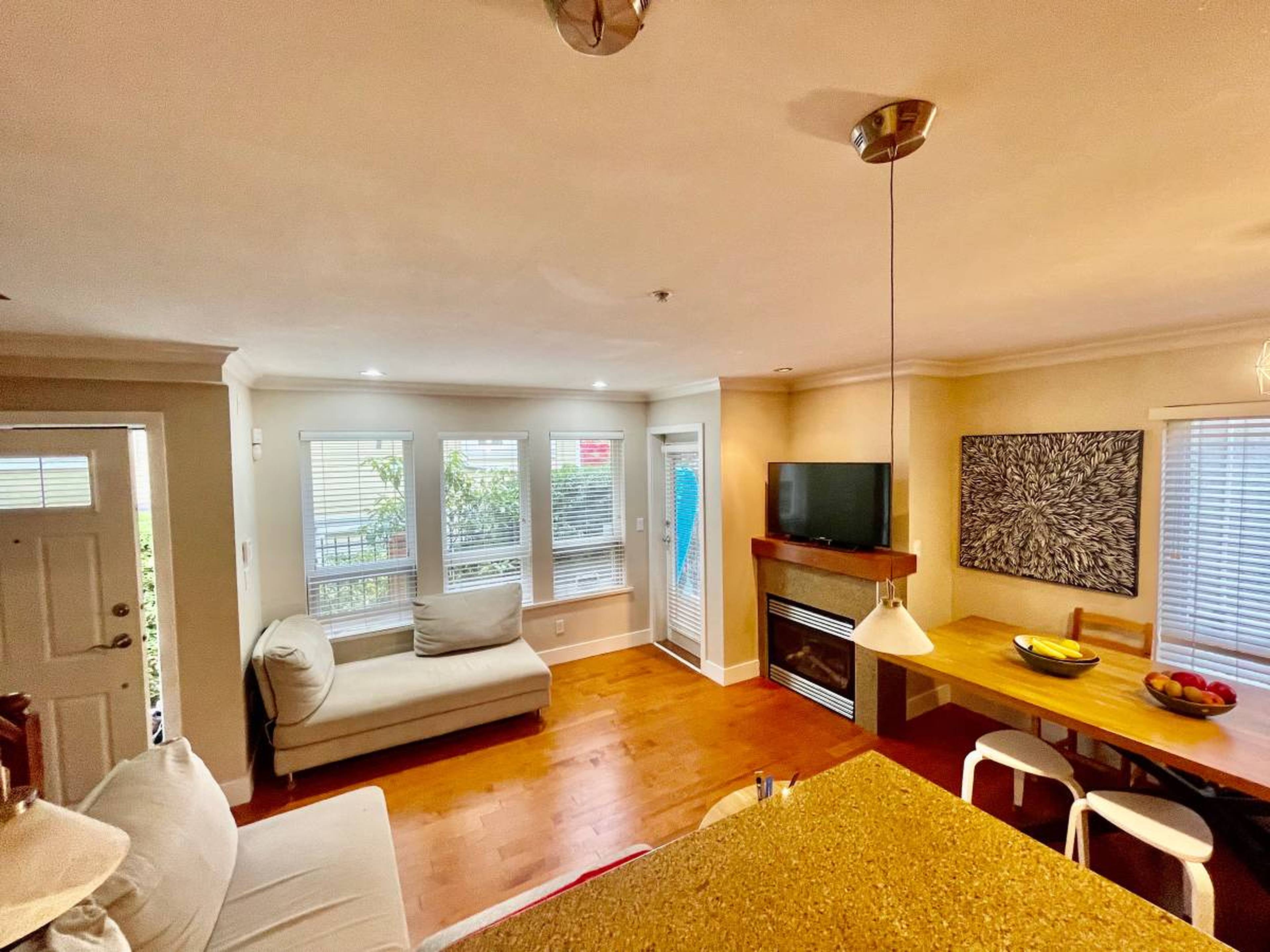 1616 Arbutus St, Vancouver, BC 3 Bedroom Townhouse for Rent liv.rent