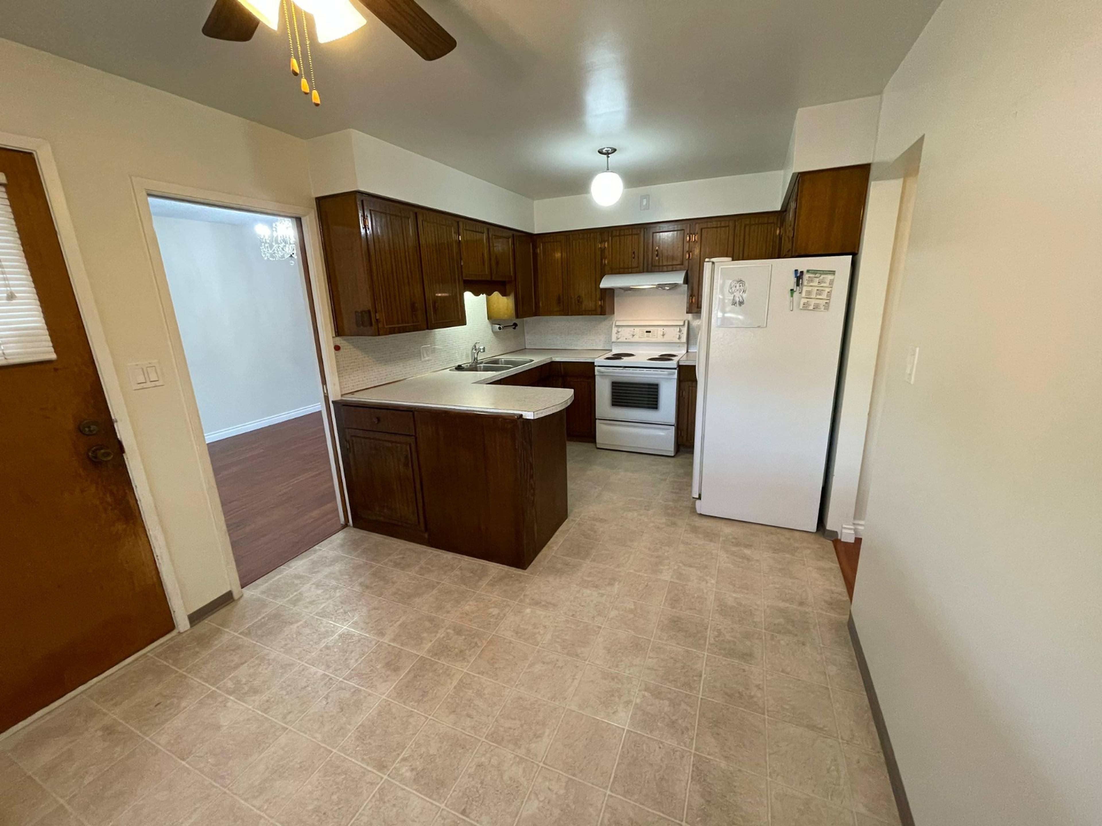 Wakefield Ct, Burnaby, BC 3 Bedroom Room for Rent liv.rent