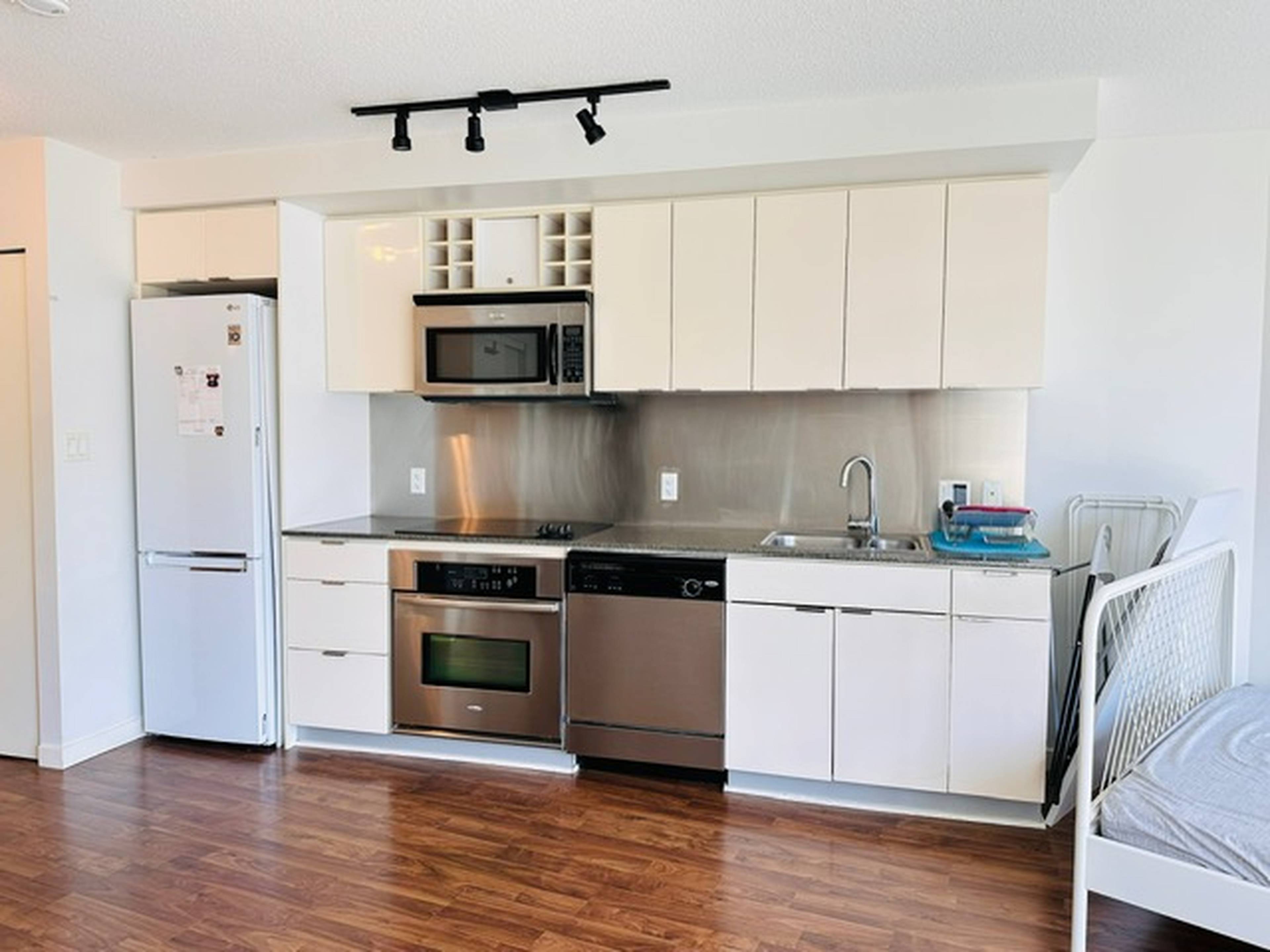 233 Robson Street, Vancouver, BC Studio Apartment for Rent liv.rent