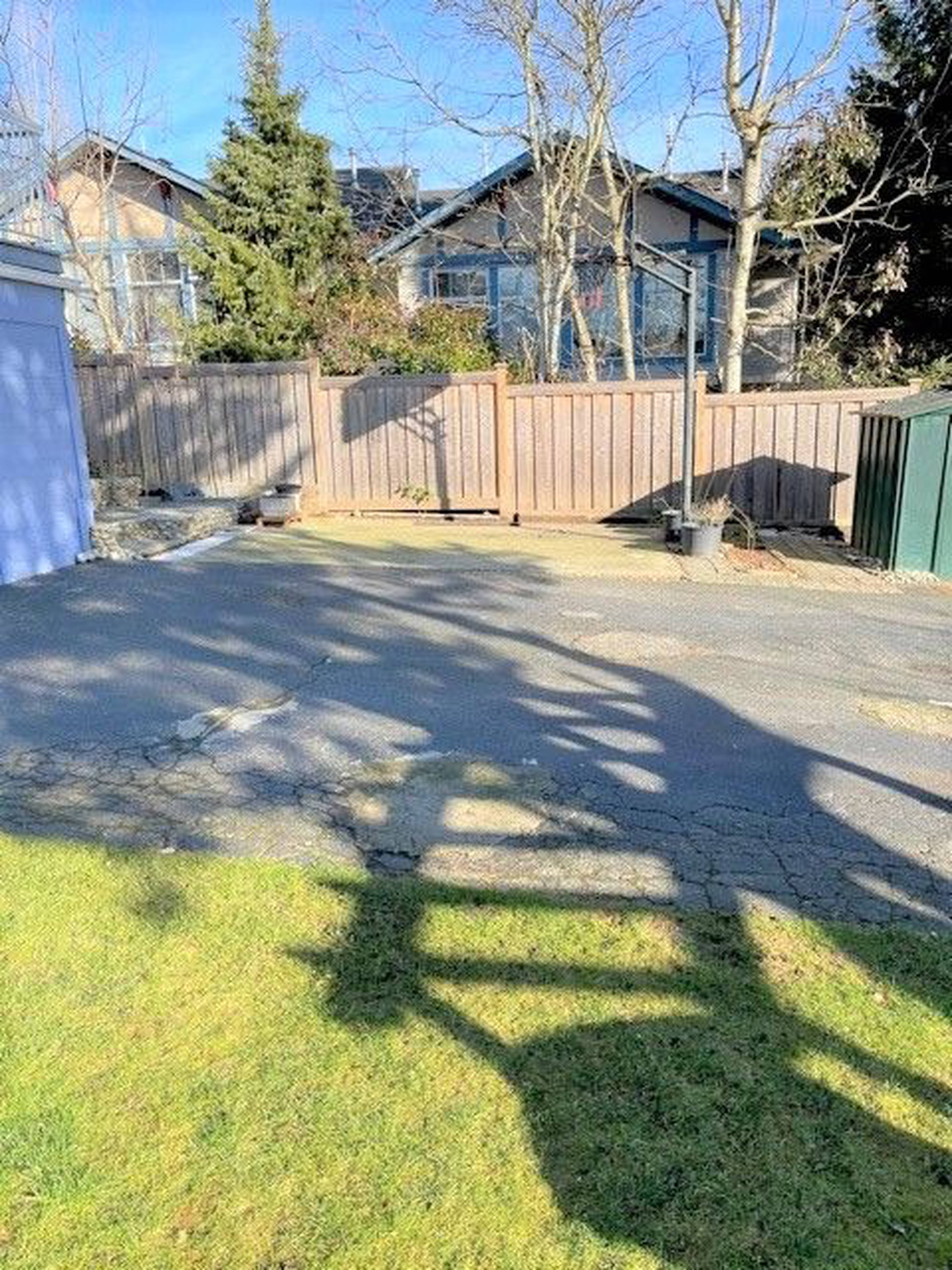 Garden level 8234 11th Ave, Burnaby, BC 1 Bedroom House for Rent