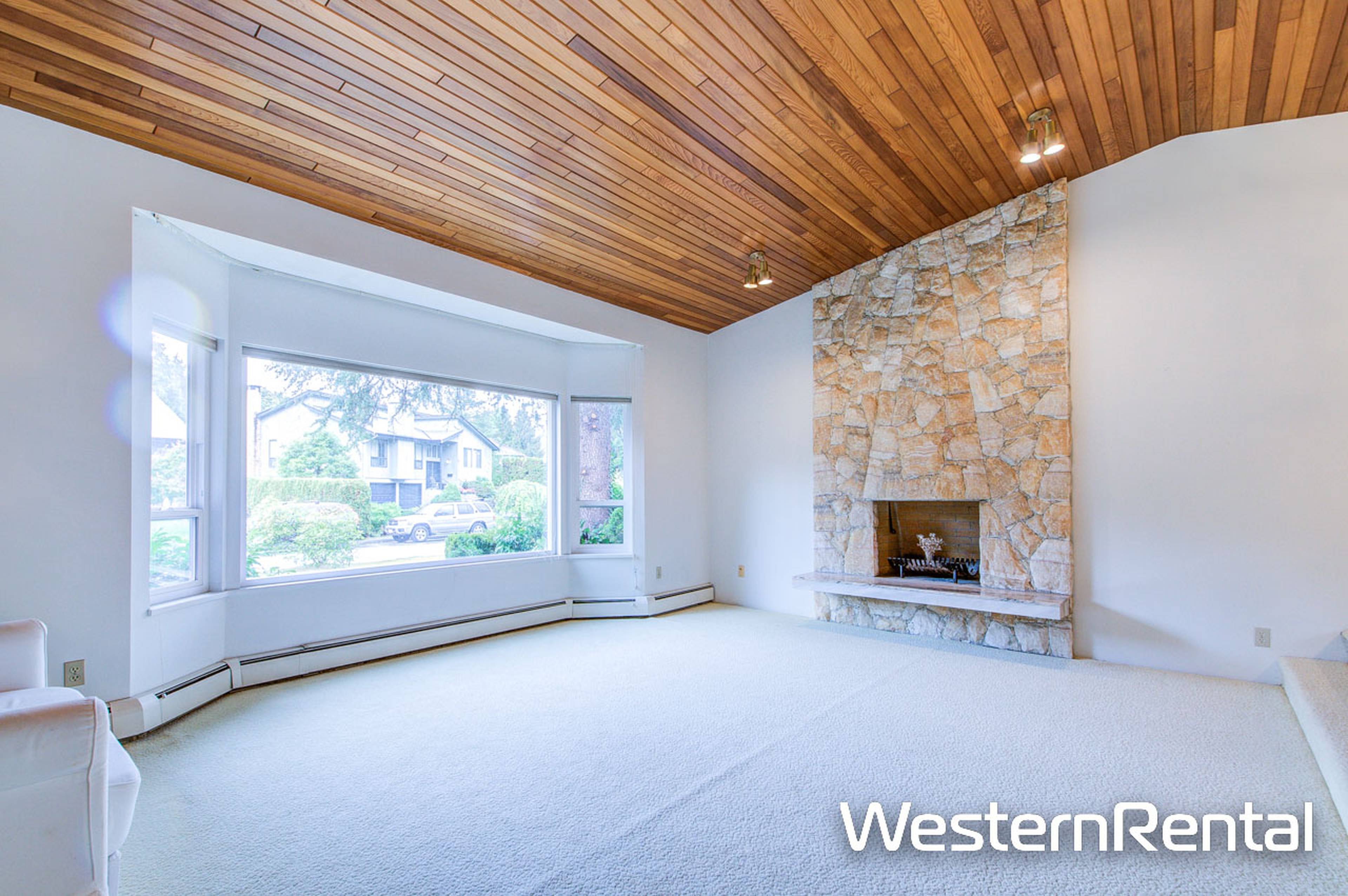 Weymouth Pl, North Vancouver, BC 4 Bedroom House for Rent liv.rent