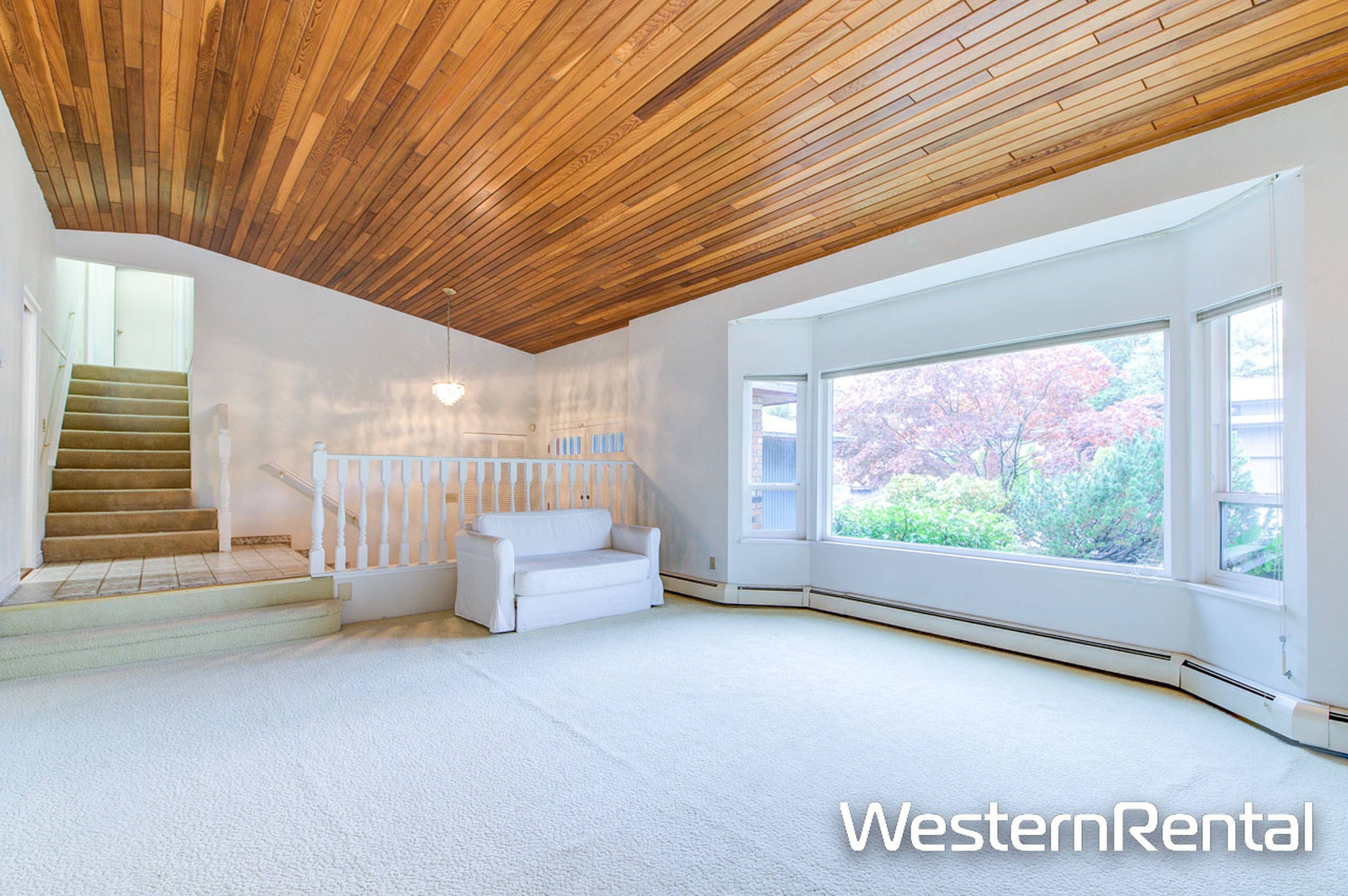 Weymouth Pl, North Vancouver, BC 4 Bedroom House for Rent liv.rent