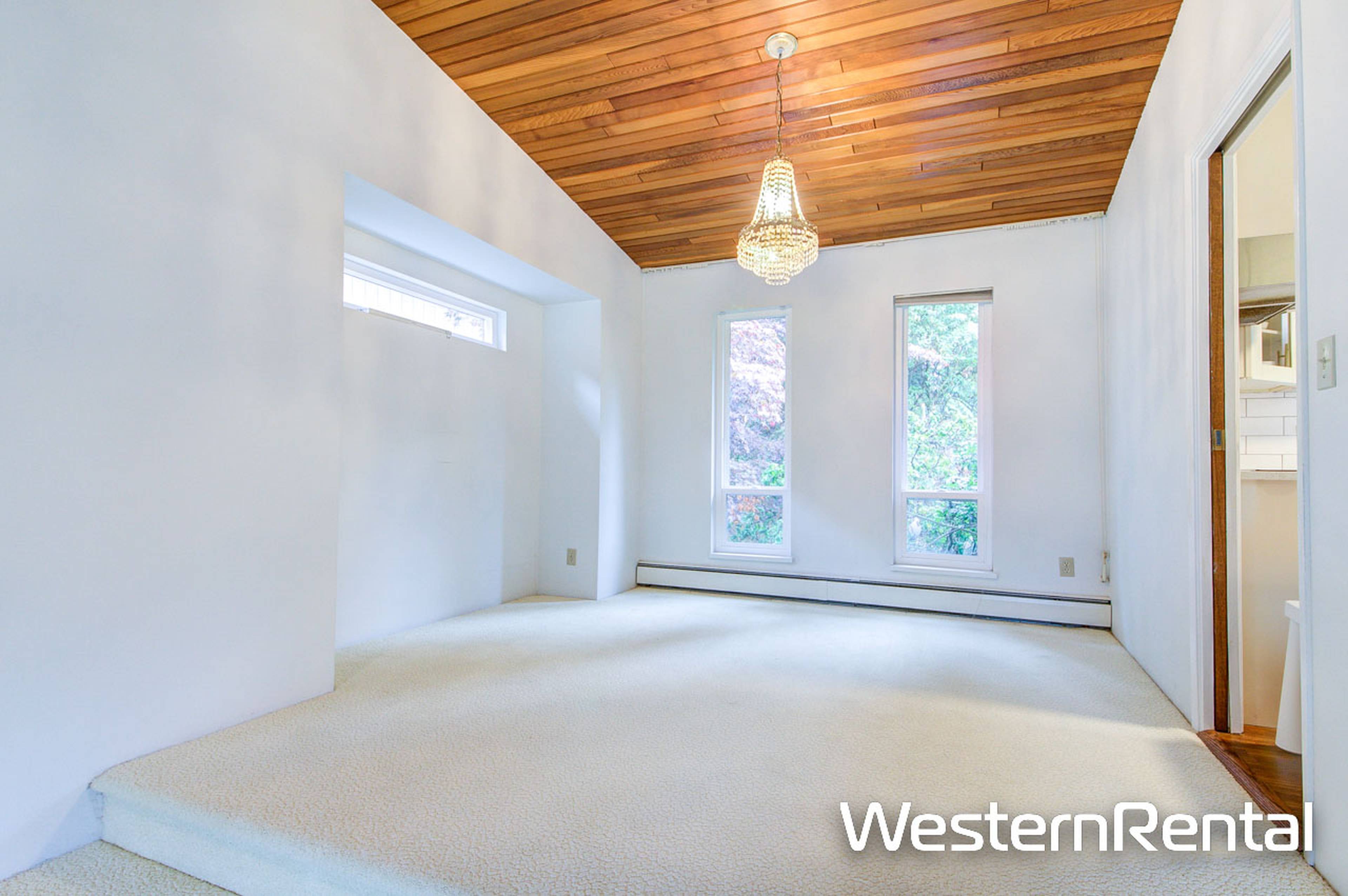 Weymouth Pl, North Vancouver, BC 4 Bedroom House for Rent liv.rent