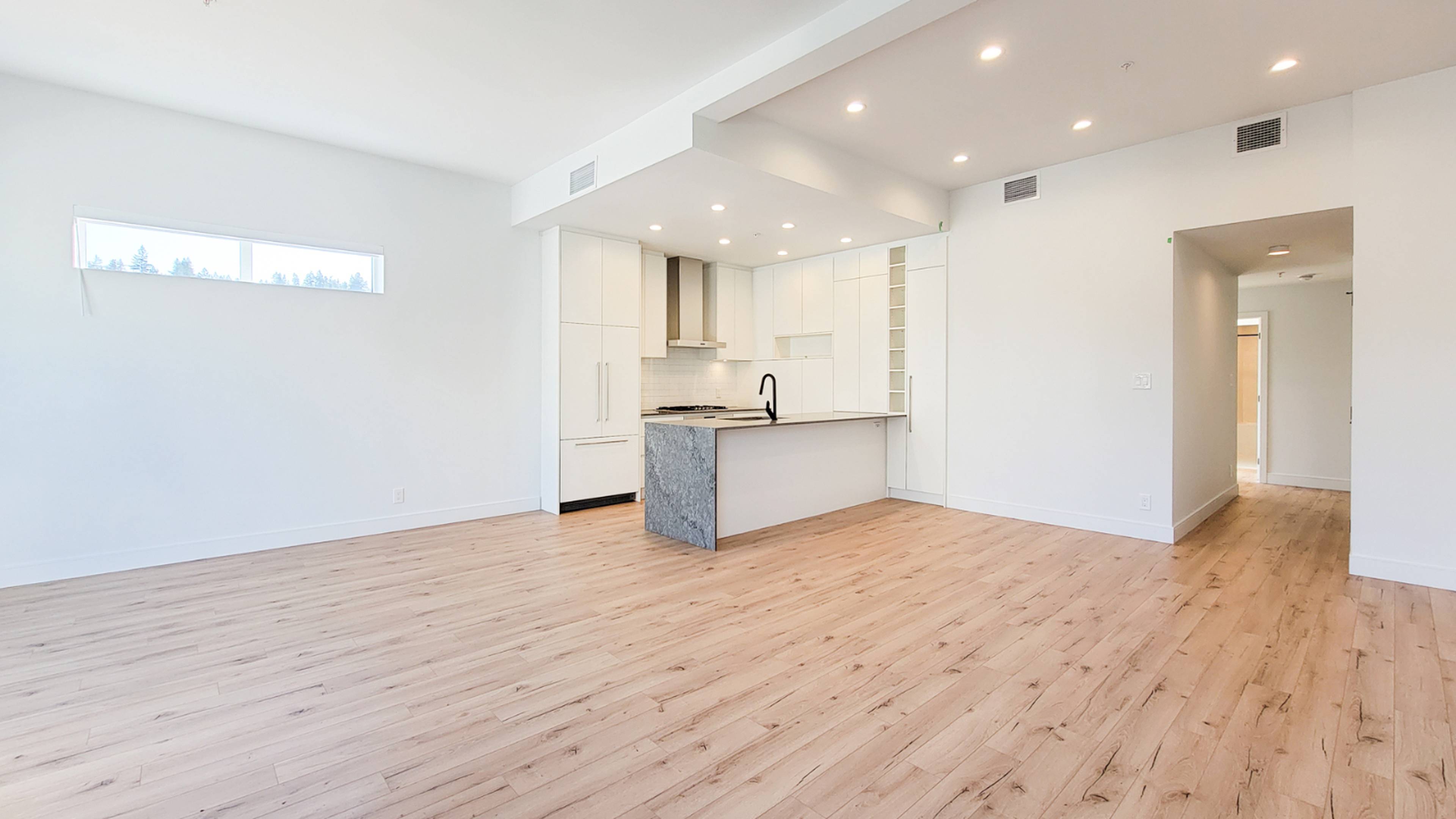 3 ch.  · 3 s. de bains for rent $4,700 / mois