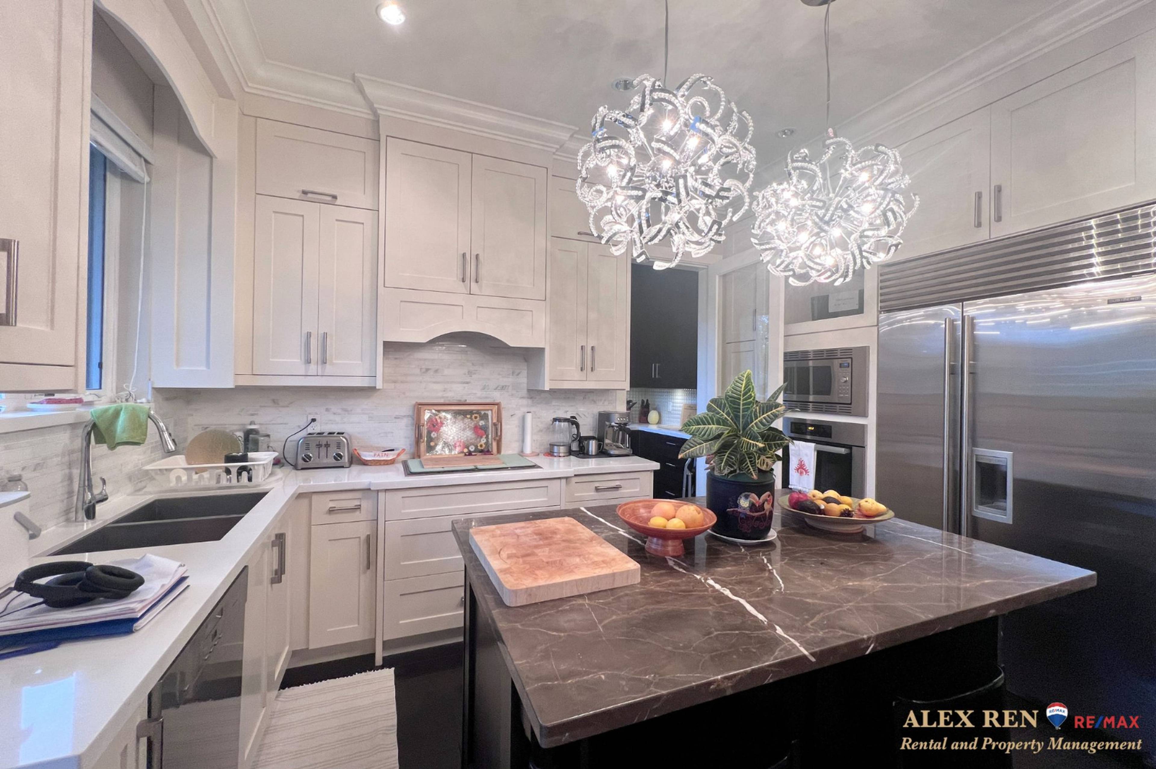 W 22nd Ave, Vancouver, BC 6 Bedroom House for Rent liv.rent