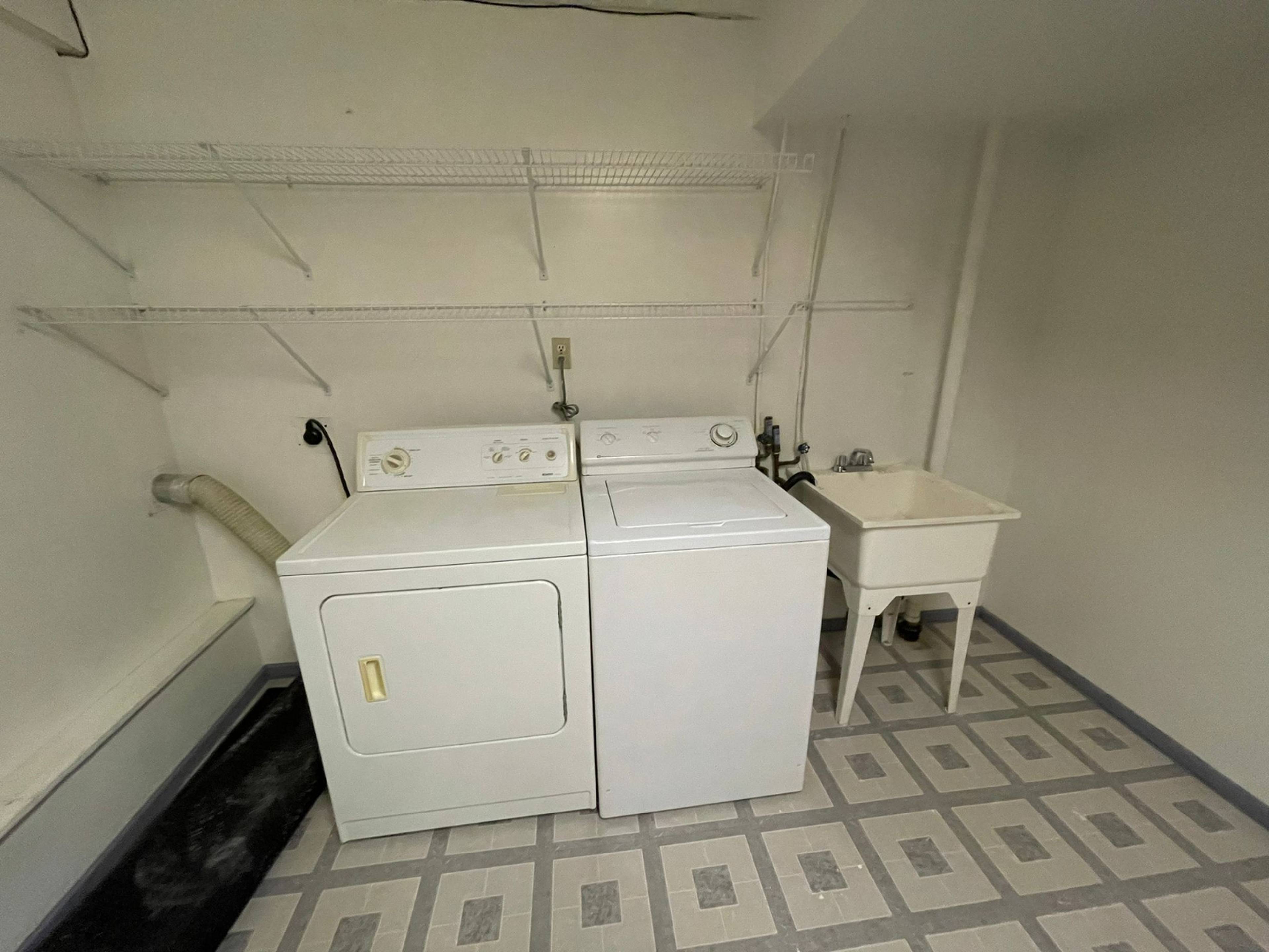 Basement 3753 Wakefield Ct, Burnaby, BC 1 Bedroom Room for Rent