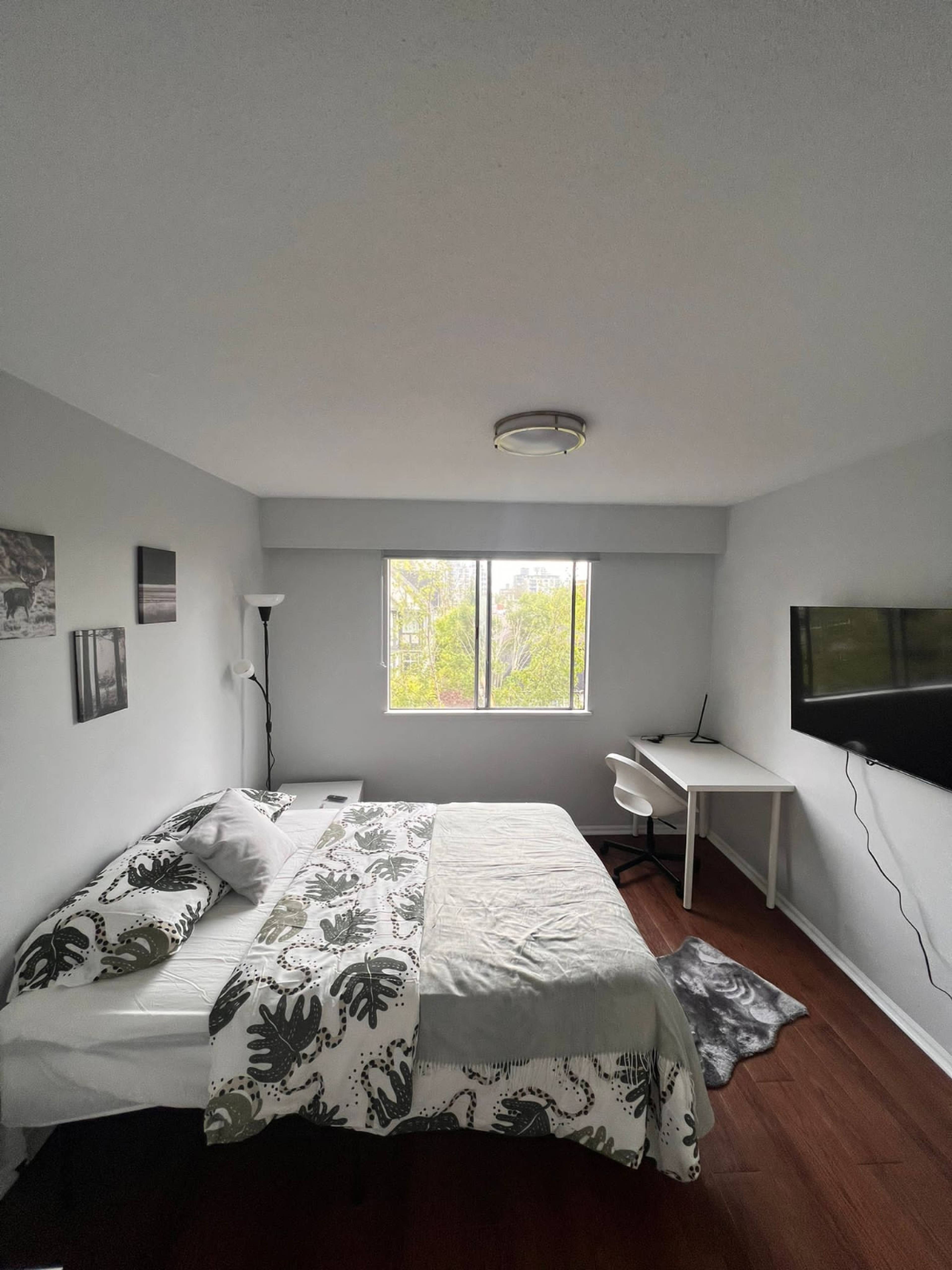 Deluxe Room West End 990 Broughton St, Vancouver, BC Furnished