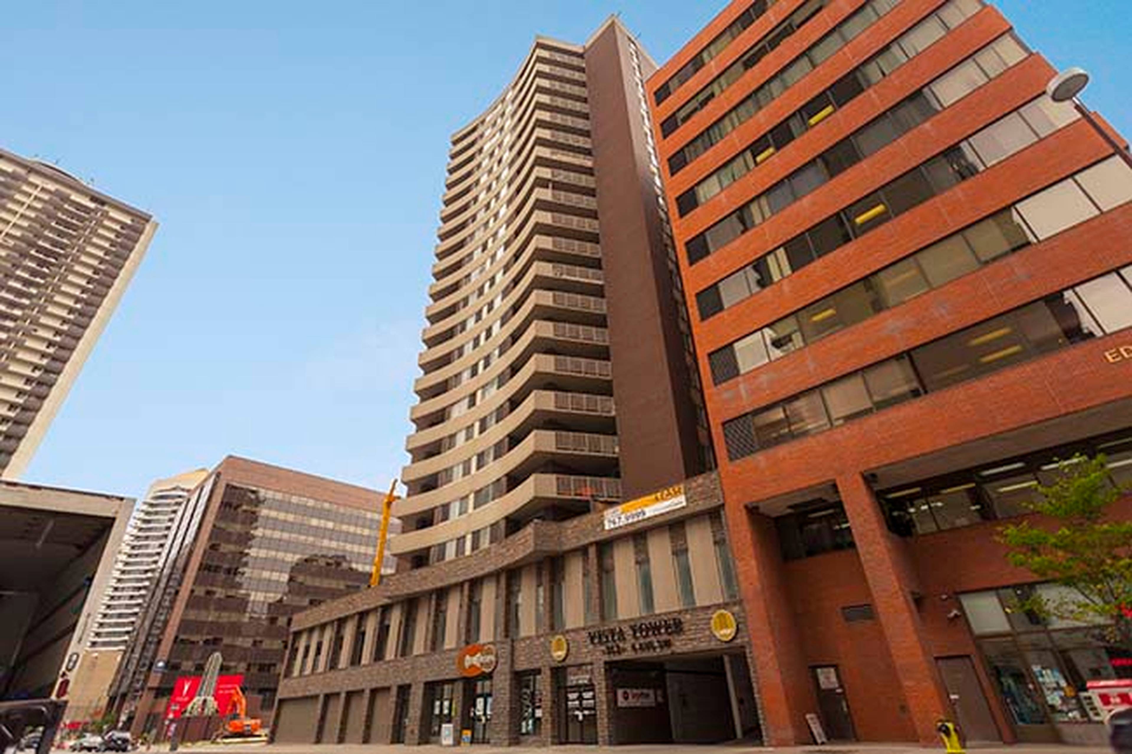 Flex Basic Vista Tower 912 6 Ave SW, Calgary, AB Furnished Room for Rent liv.rent