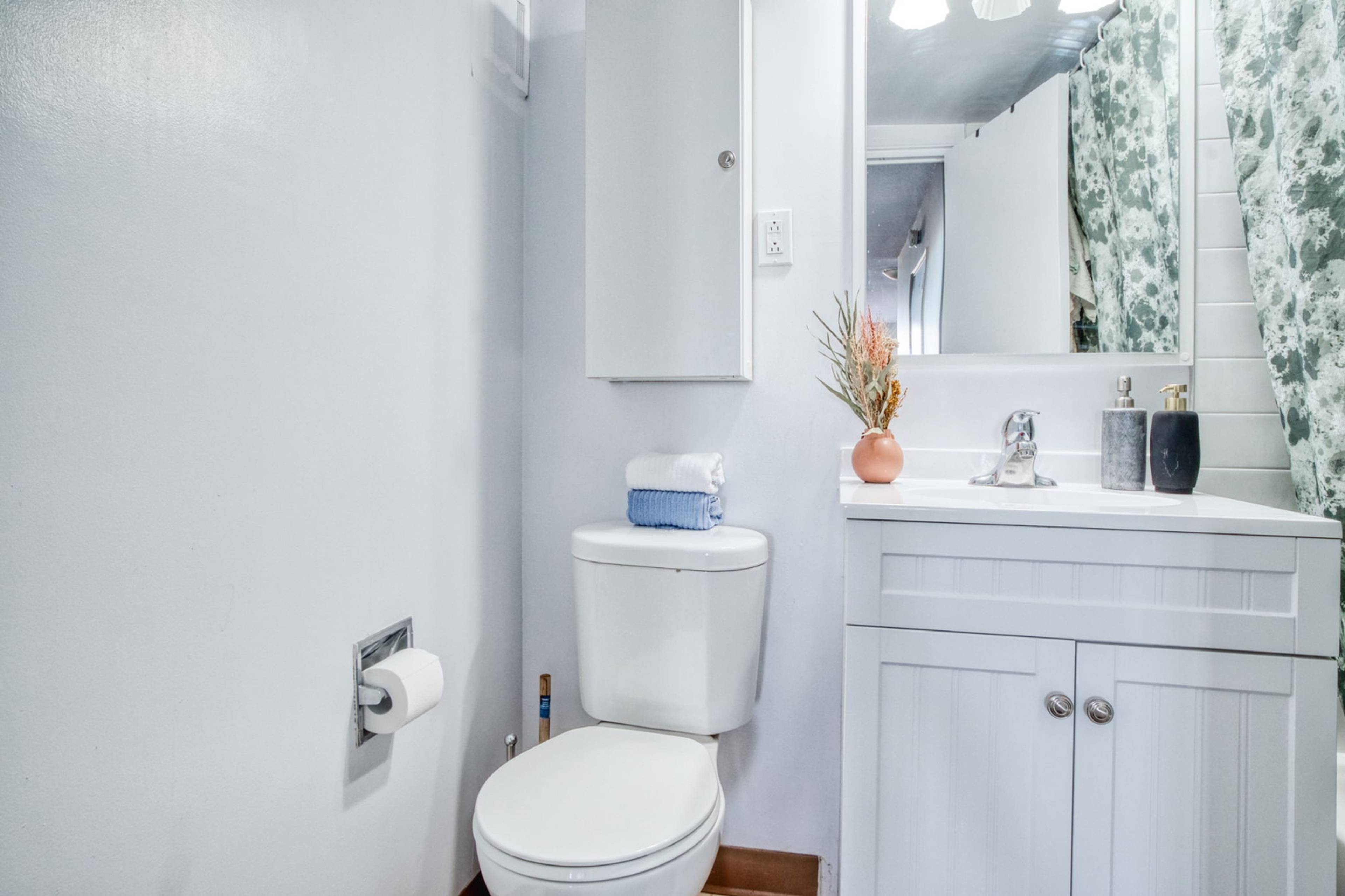 Flex Plus Beltline District 342 15 Ave SW, Calgary, AB Furnished Room for Rent liv.rent